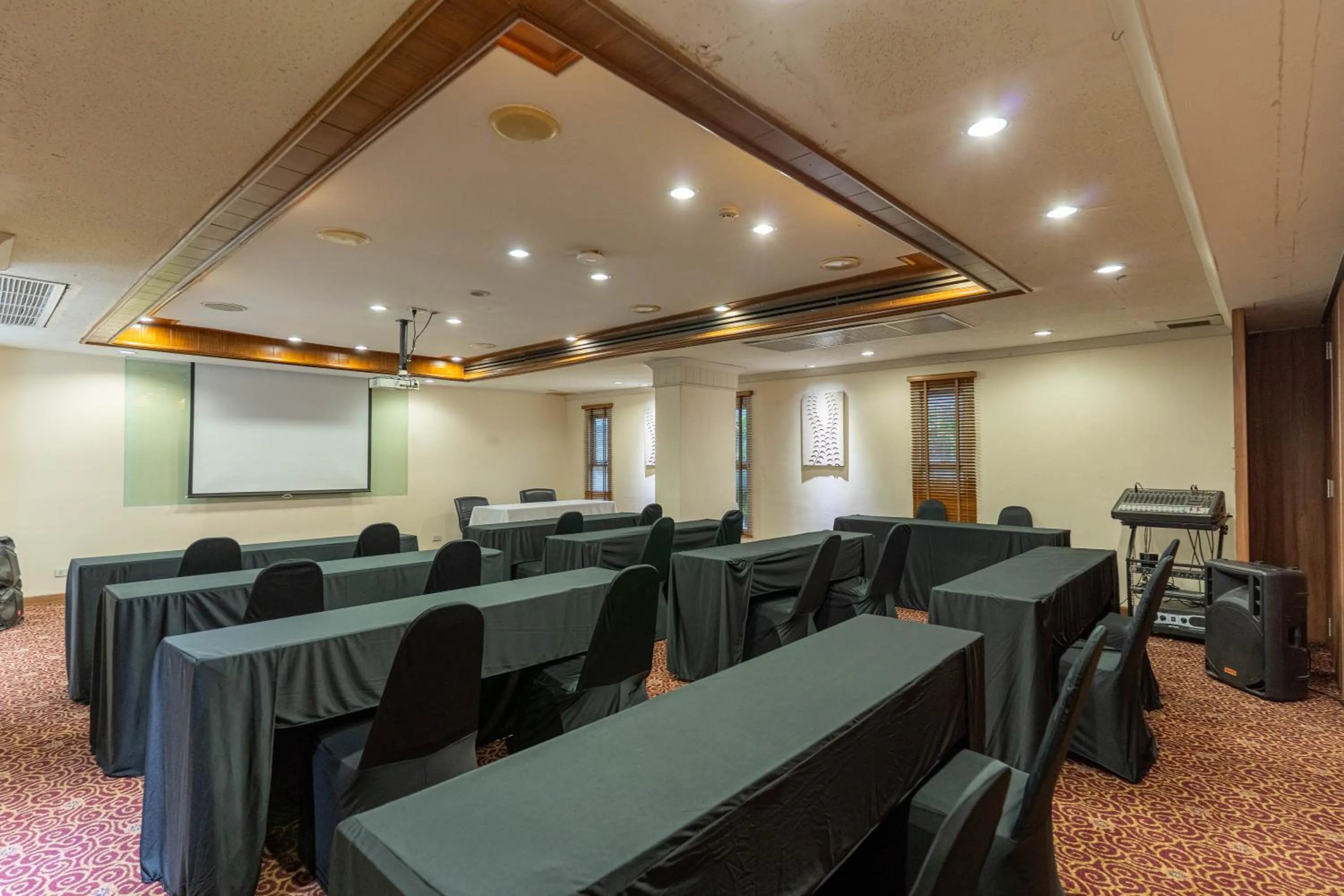 Meeting/conference room in Journeyhub Sukhumvit 26, Bangkok - Formerly St James Hotel