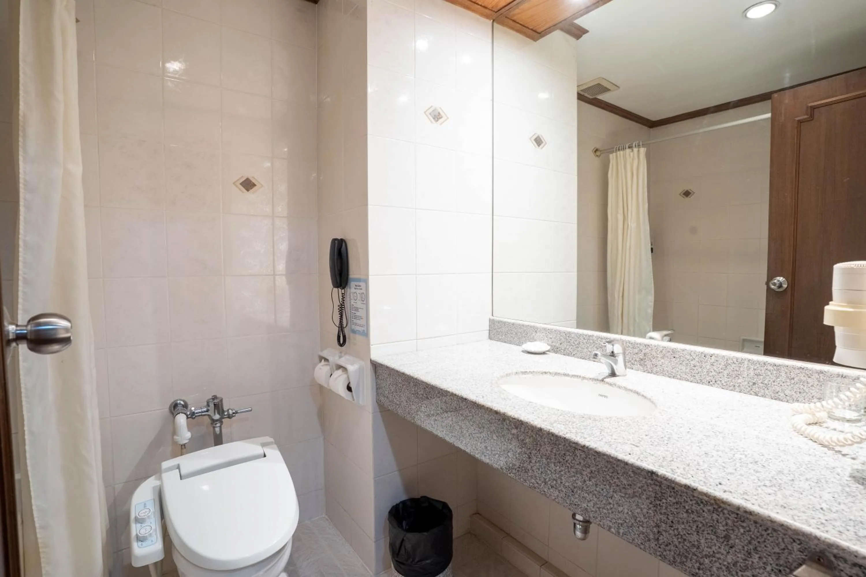 Bathroom in Journeyhub Sukhumvit 26, Bangkok - Formerly St James Hotel