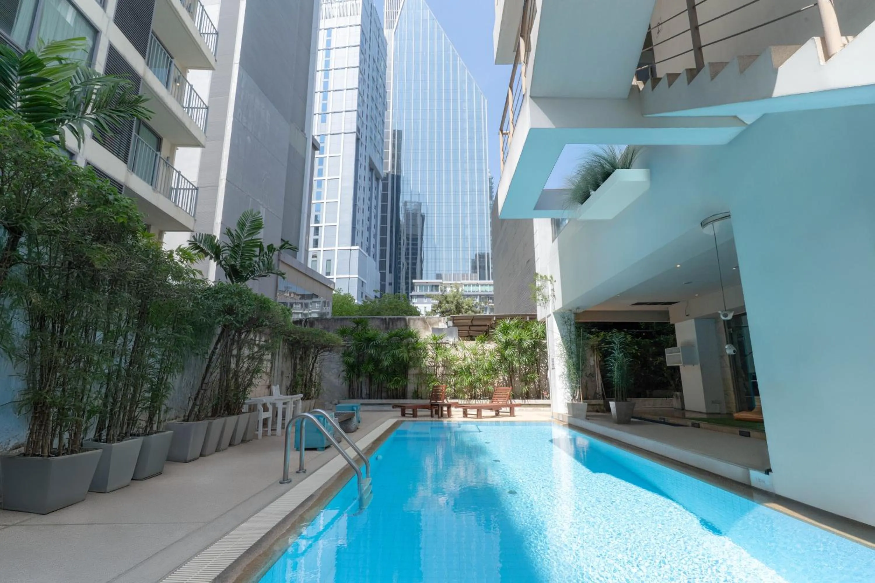 Swimming pool in Journeyhub Sukhumvit 26, Bangkok - Formerly St James Hotel