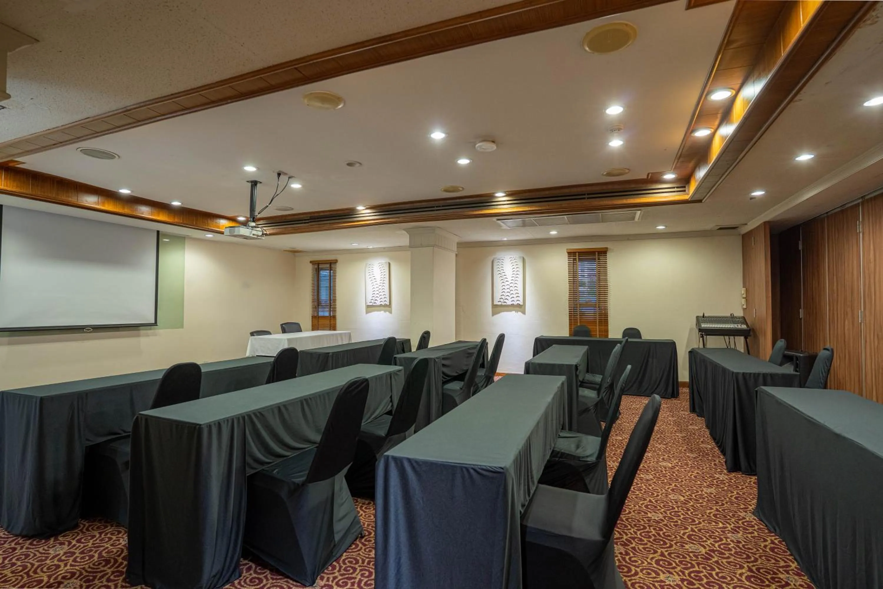 Meeting/conference room in Journeyhub Sukhumvit 26, Bangkok - Formerly St James Hotel