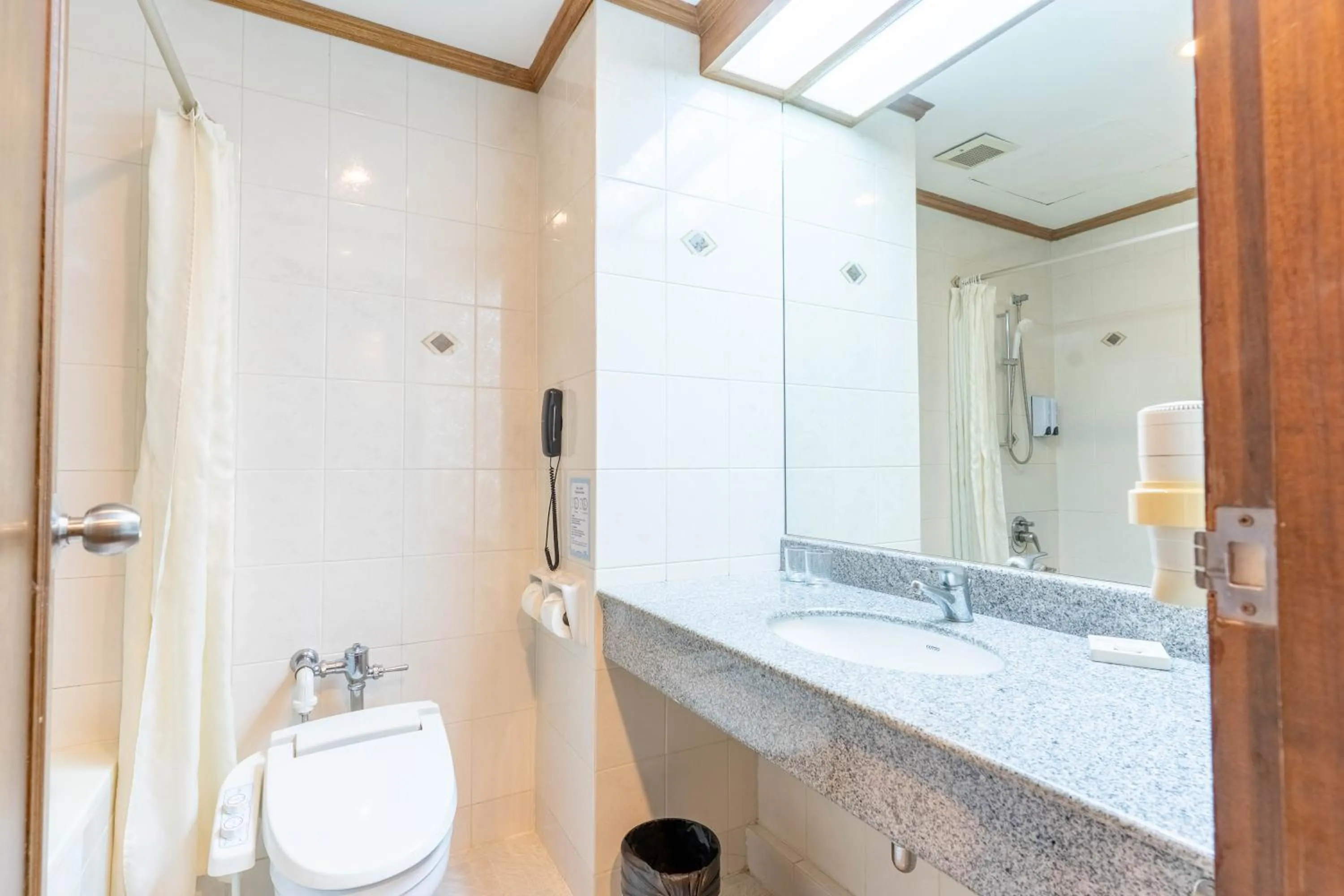 Bathroom in Journeyhub Sukhumvit 26, Bangkok - Formerly St James Hotel