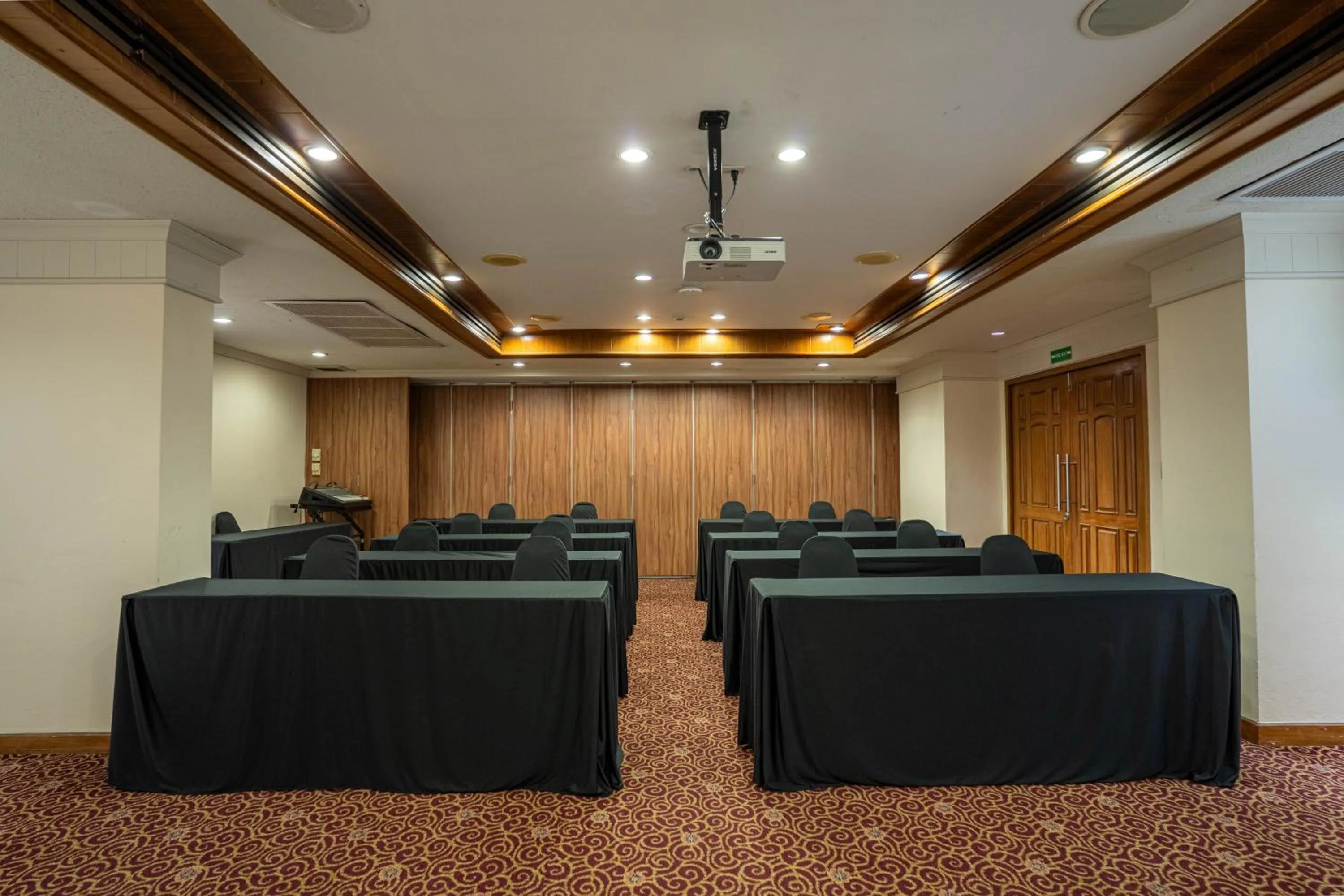 Meeting/conference room in Journeyhub Sukhumvit 26, Bangkok - Formerly St James Hotel