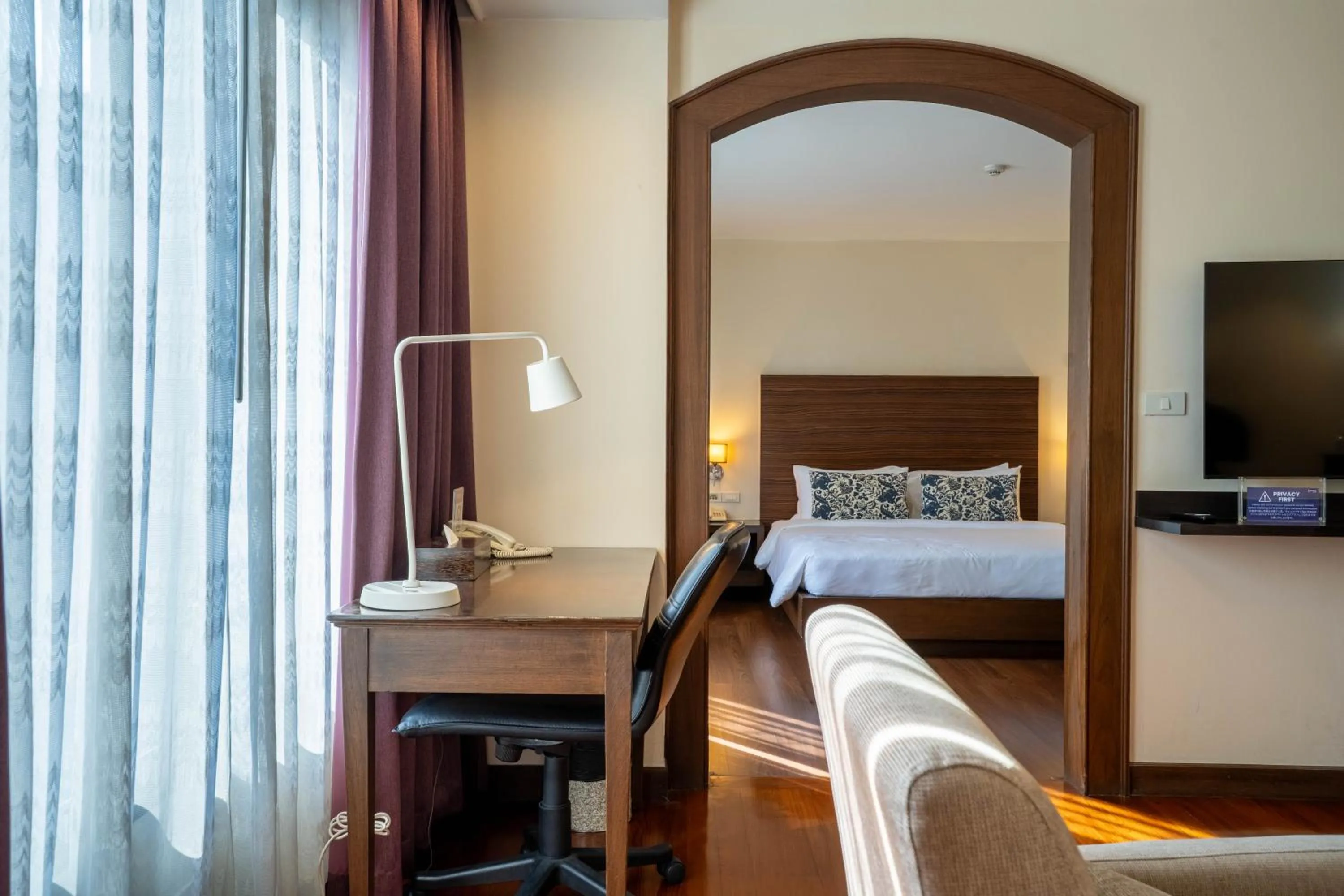 Living room, Bed in Journeyhub Sukhumvit 26, Bangkok - Formerly St James Hotel