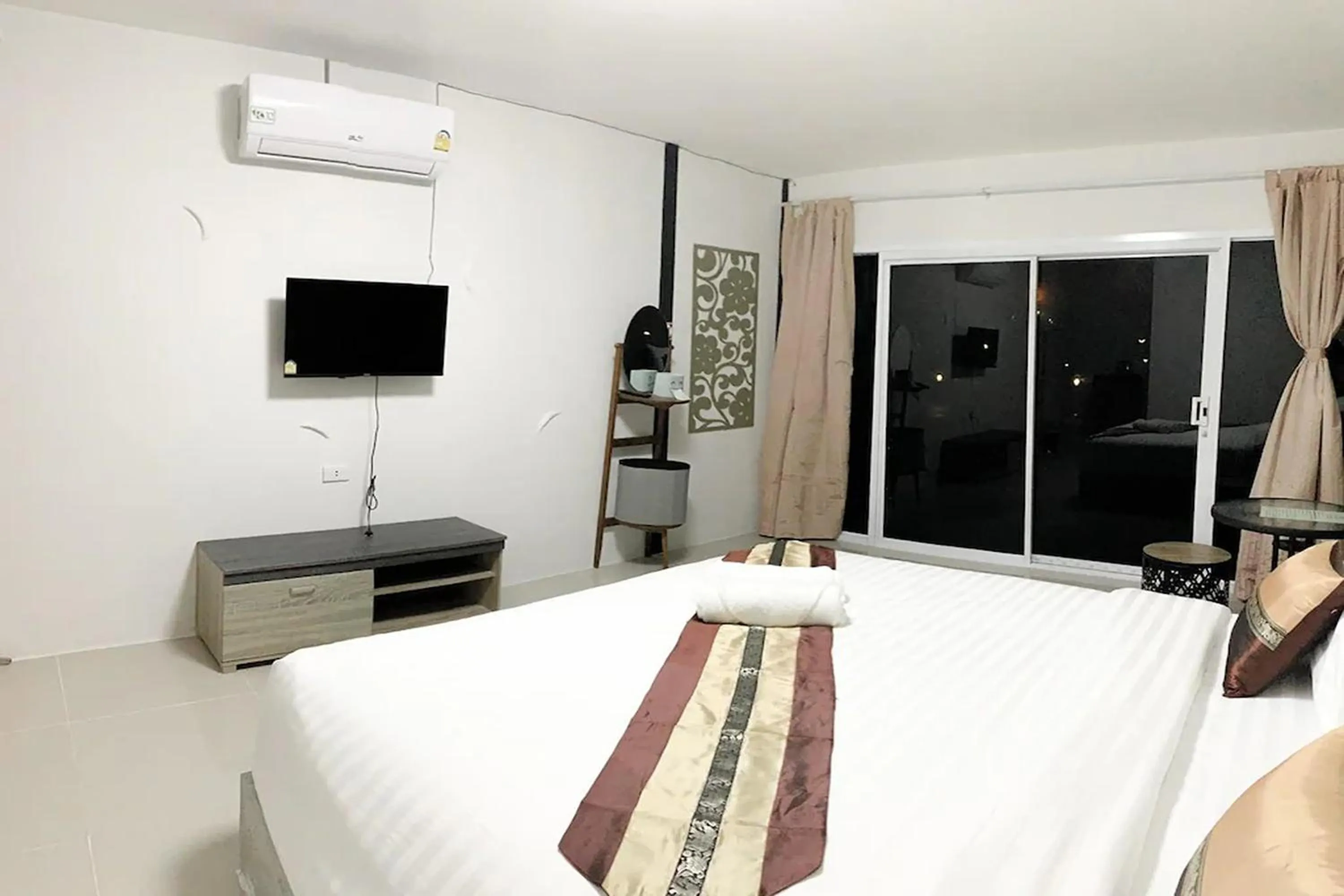 Bed in Pai Tawan Resort Hotel - Pet friendly