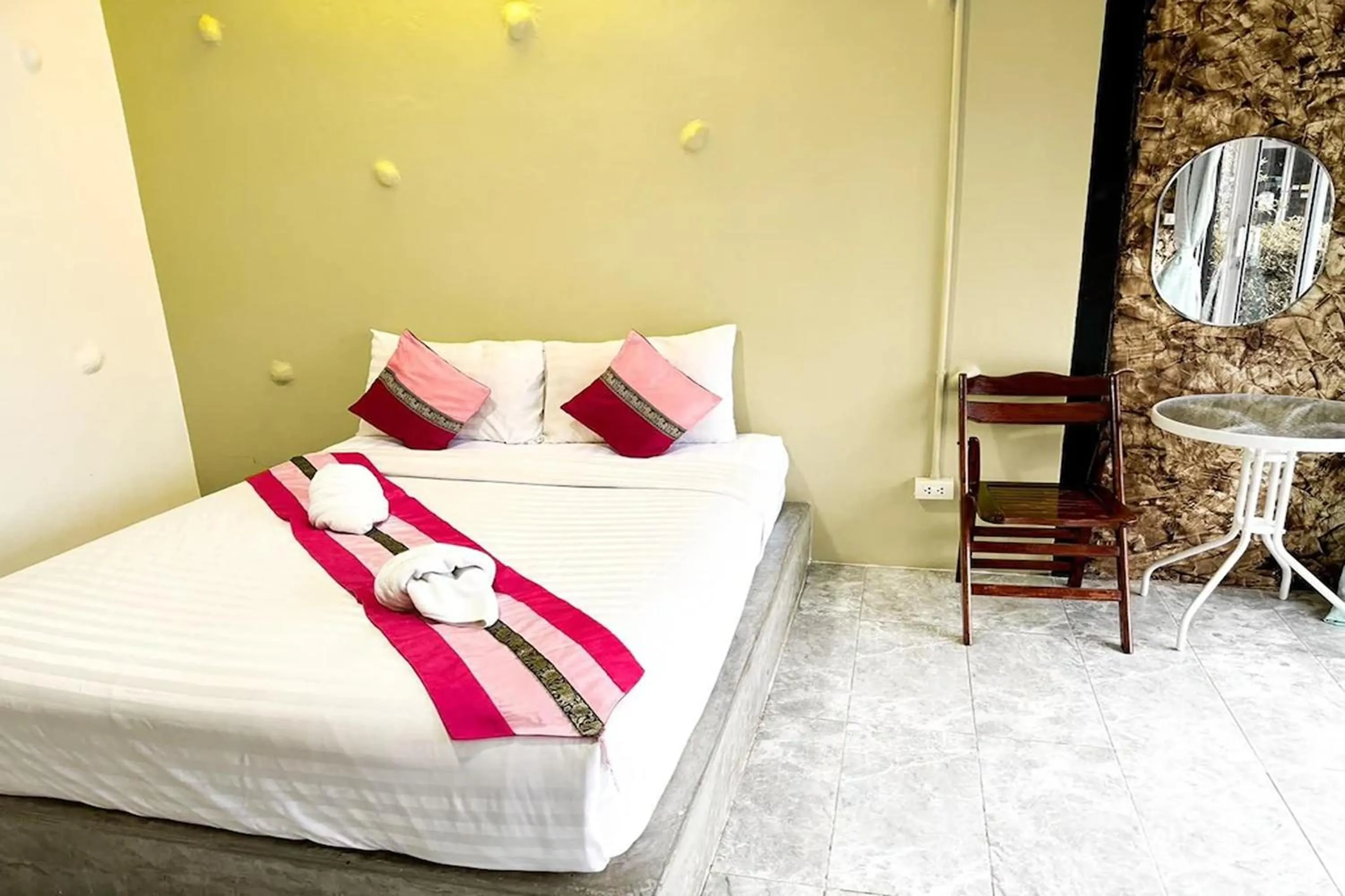 Bed in Pai Tawan Resort Hotel - Pet friendly