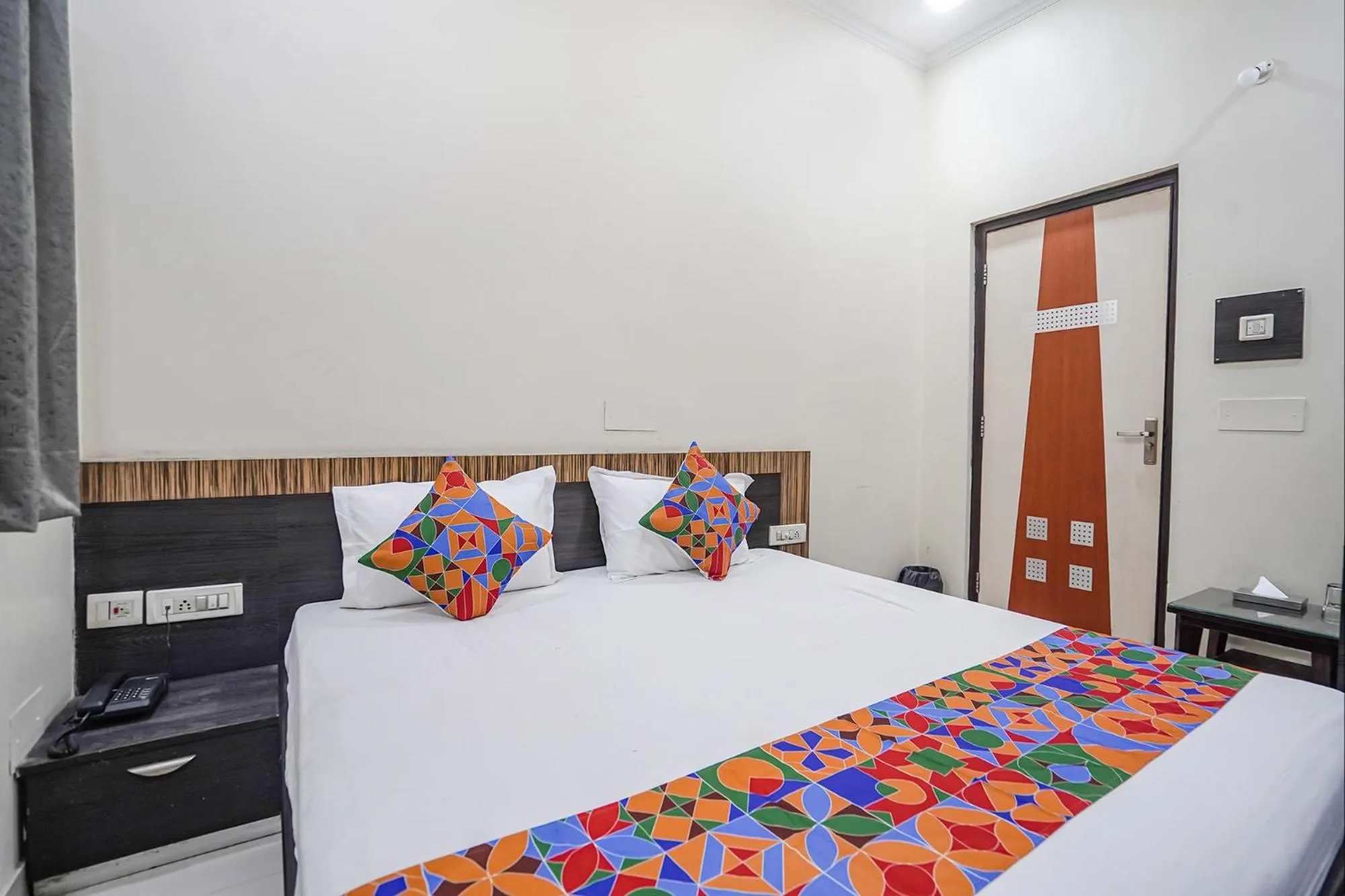 Bed in FabHotel Rivlet Premium - Nr Jama Masjid and Red Fort