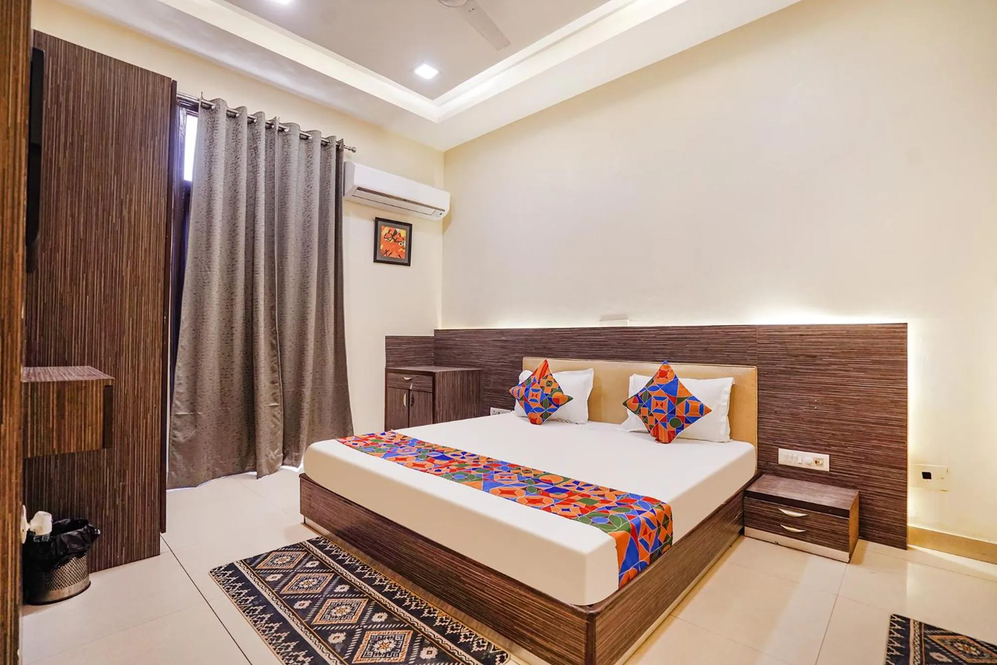 Bed in FabHotel Rivlet Premium - Nr Jama Masjid and Red Fort
