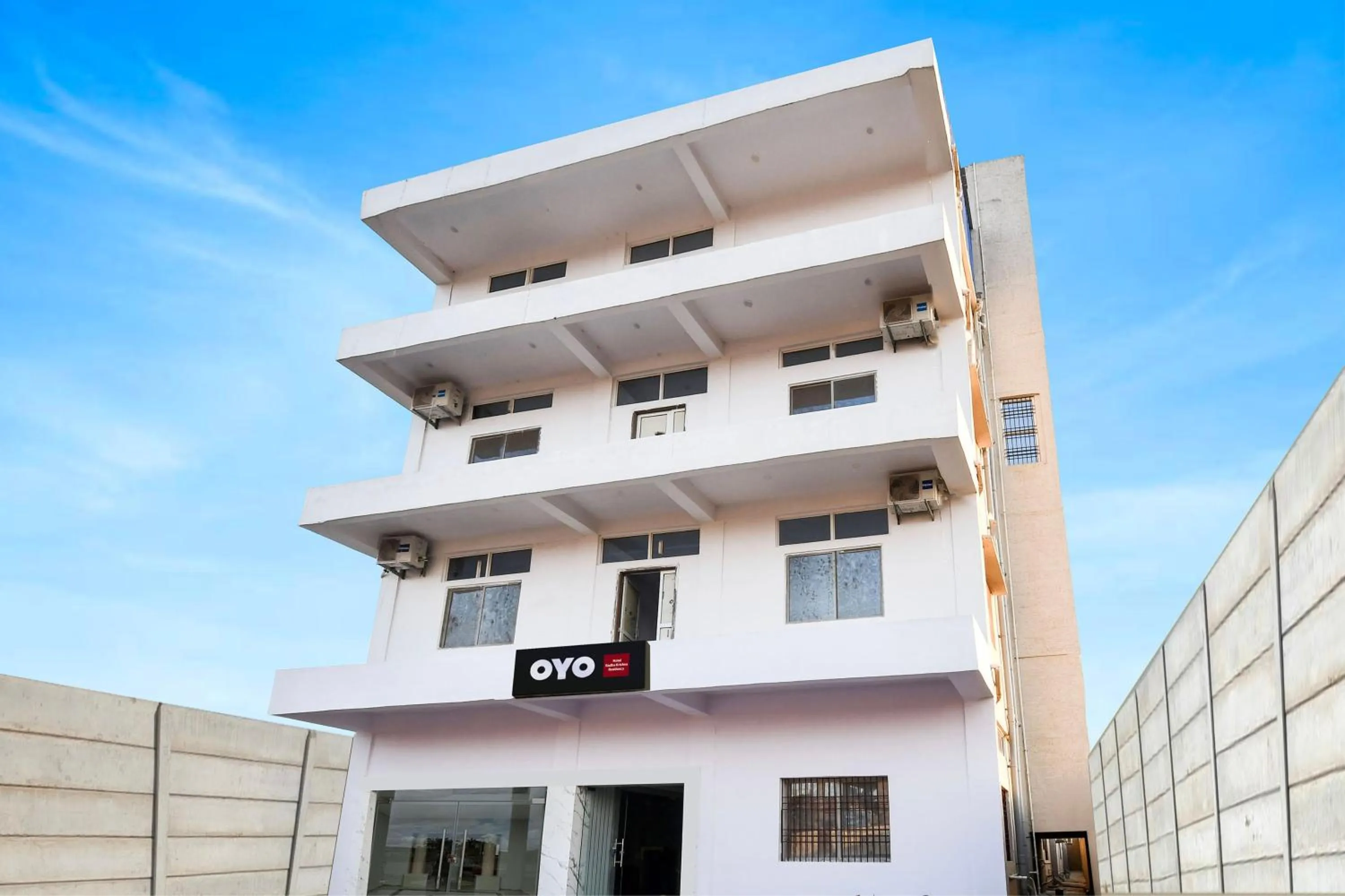 Facade/entrance in Super Hotel O Radha Krishna Residency