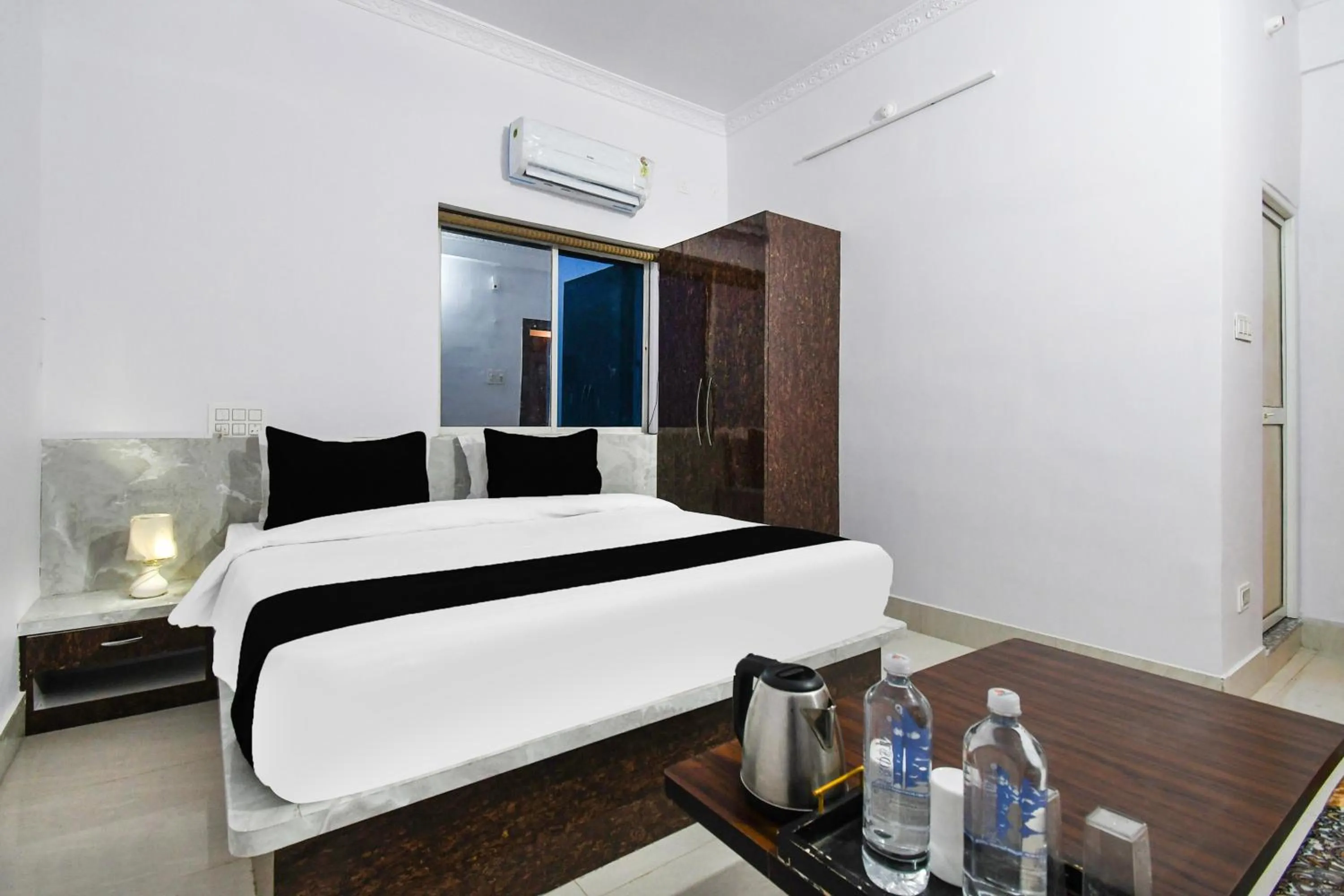 Bedroom, Bed in Super Hotel O Radha Krishna Residency