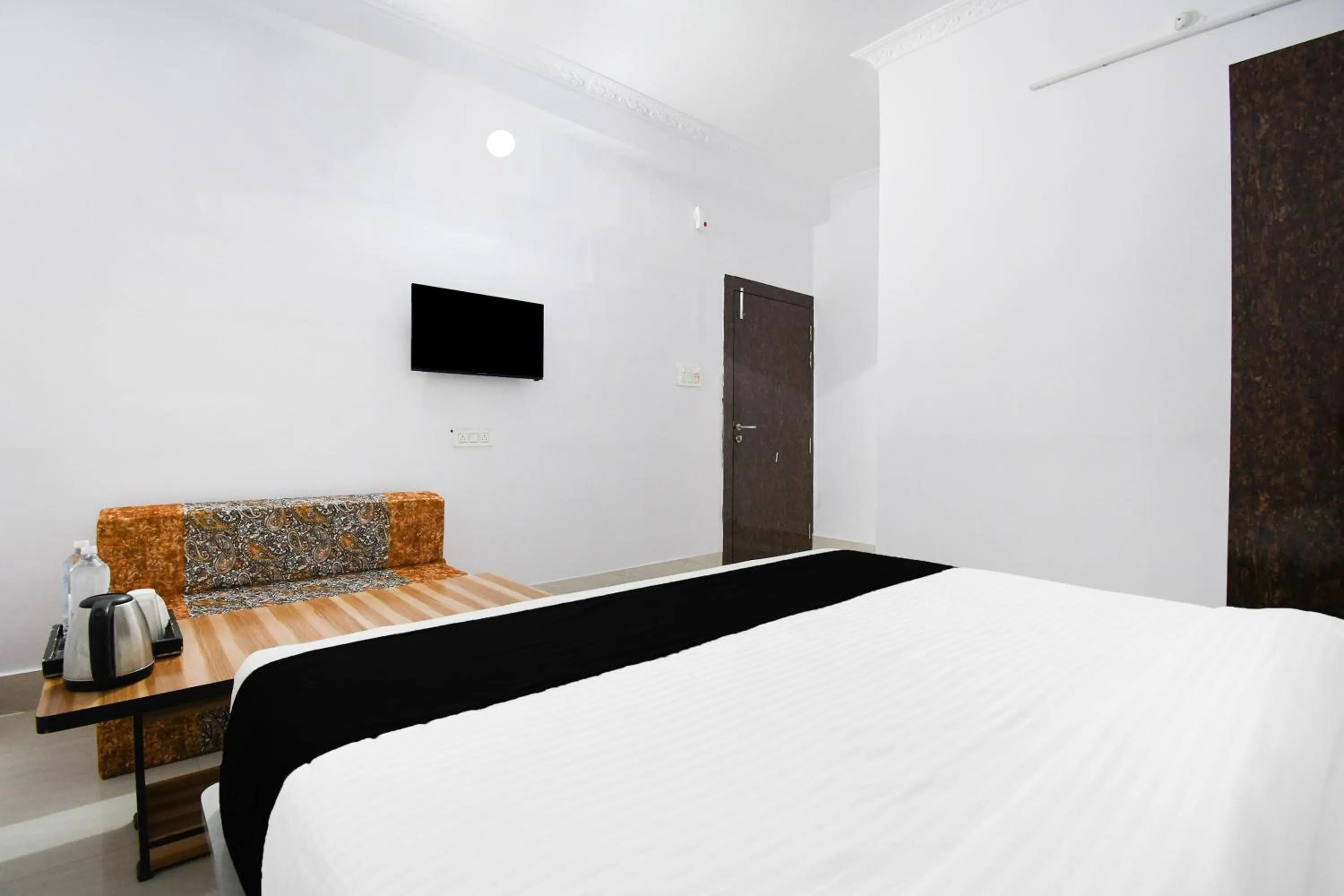 Bedroom, Bed in Super Hotel O Radha Krishna Residency