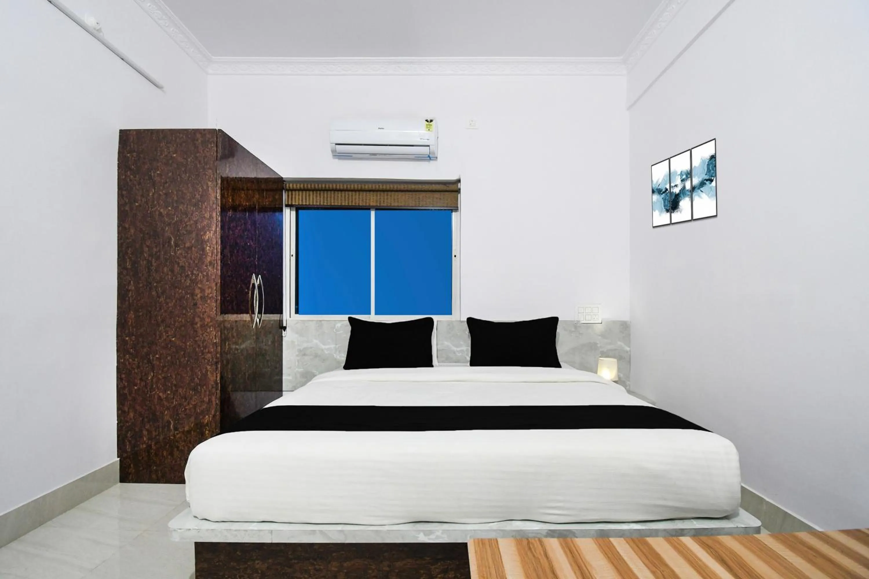 Bedroom, Bed in Super Hotel O Radha Krishna Residency