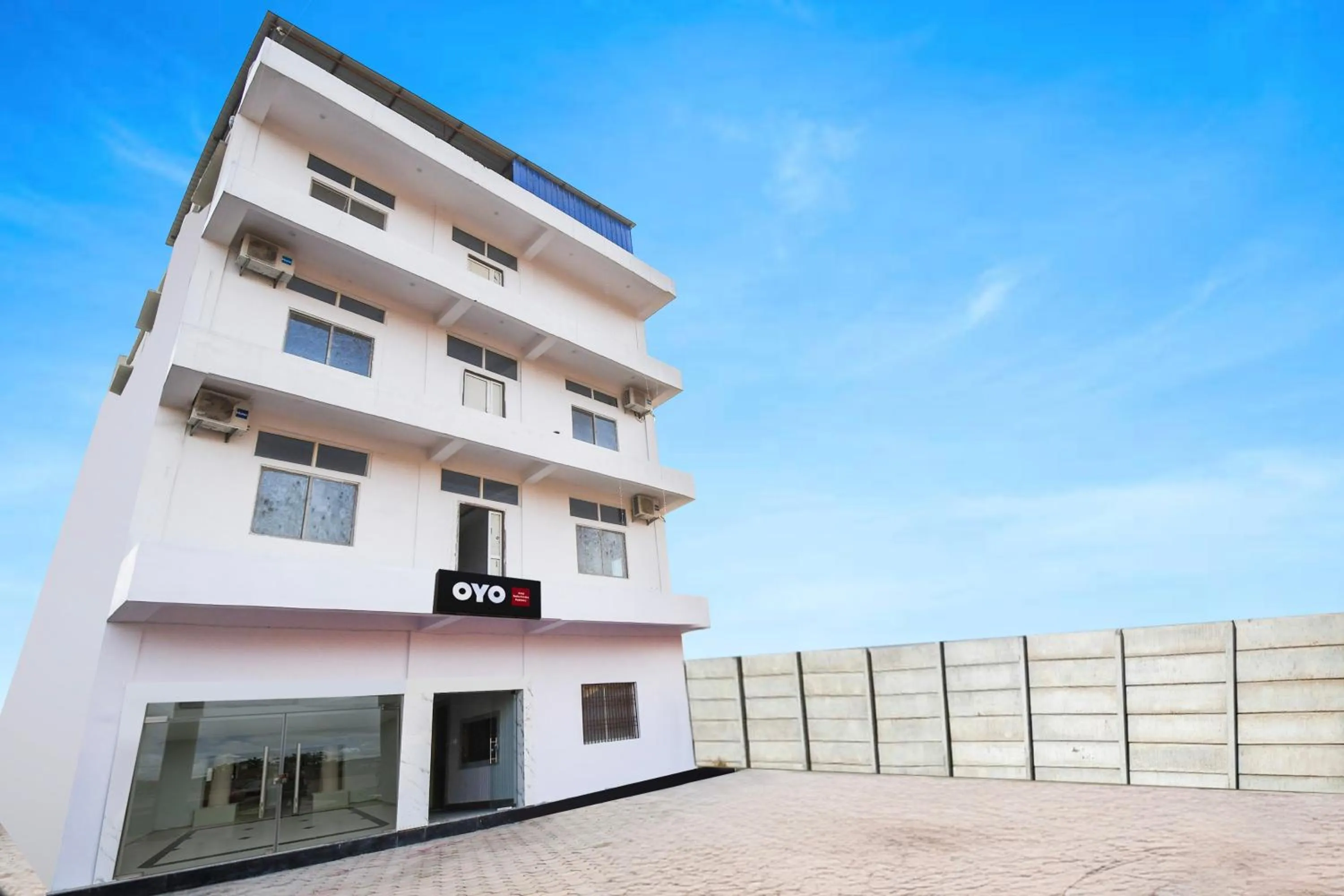 Facade/entrance in Super Hotel O Radha Krishna Residency