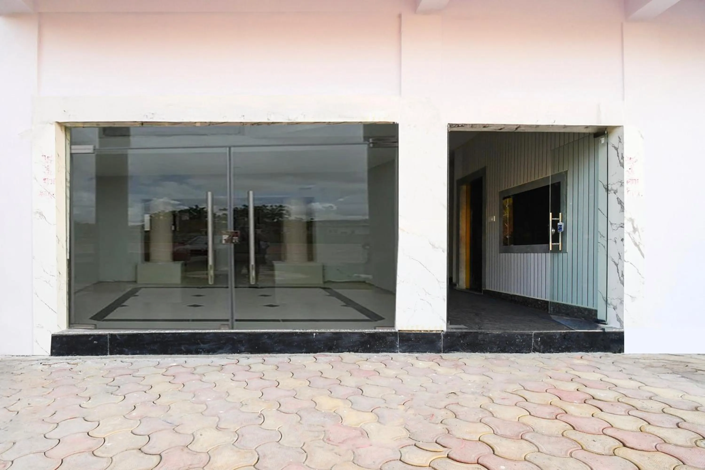 Facade/entrance in Super Hotel O Radha Krishna Residency