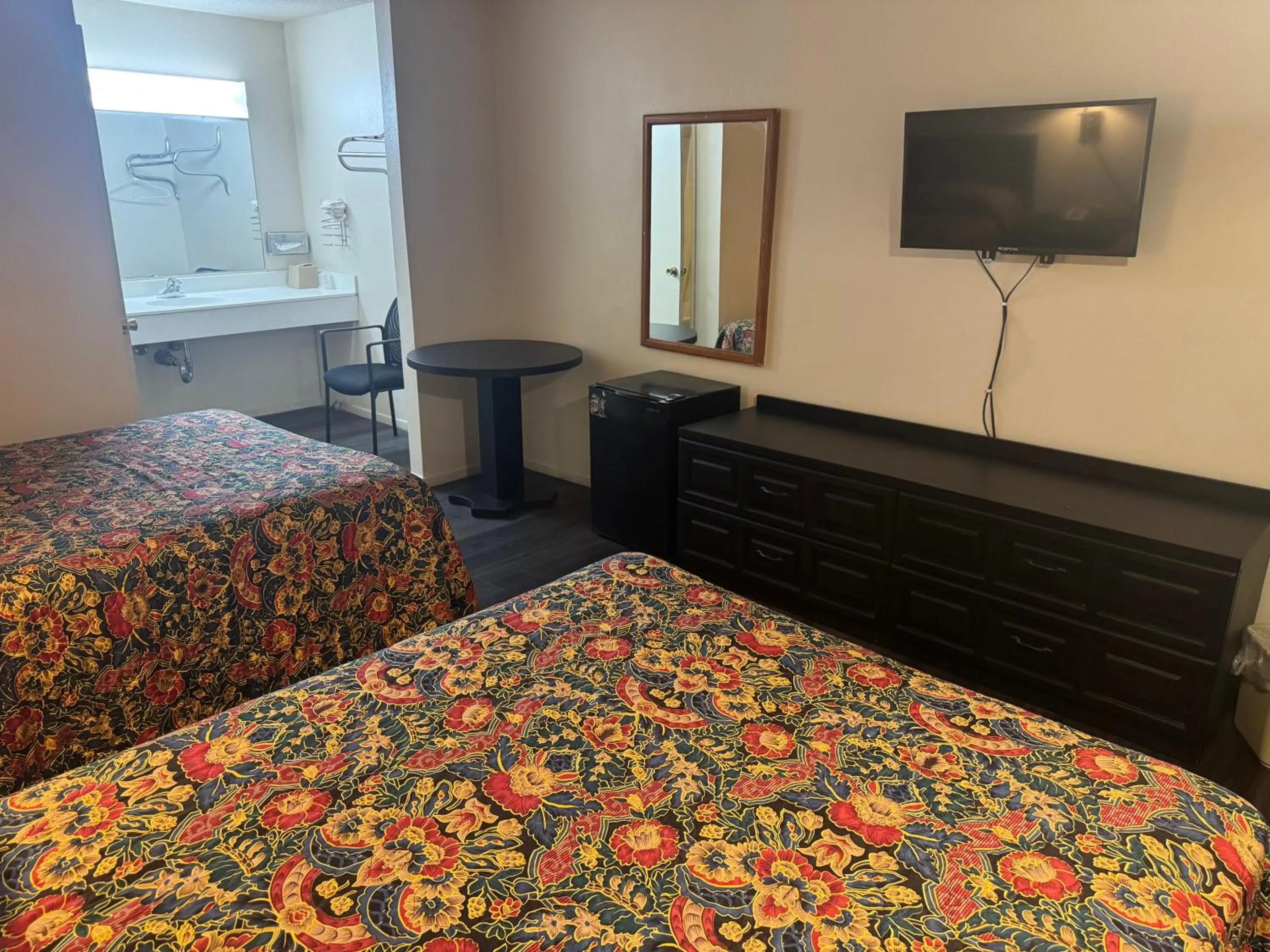 Bed in Best Star Inn - Montebello, Los Angeles