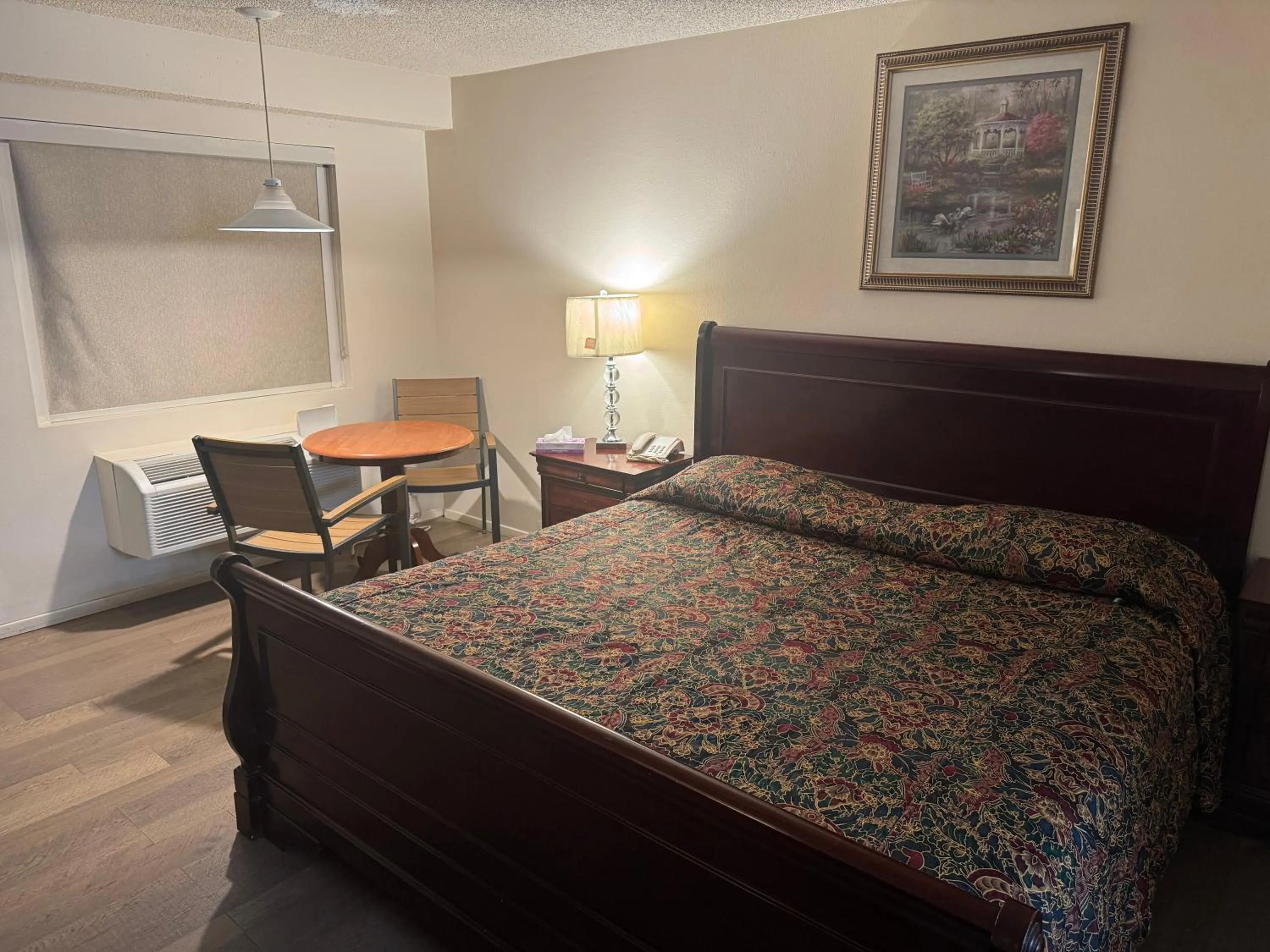 Bed in Best Star Inn - Montebello, Los Angeles