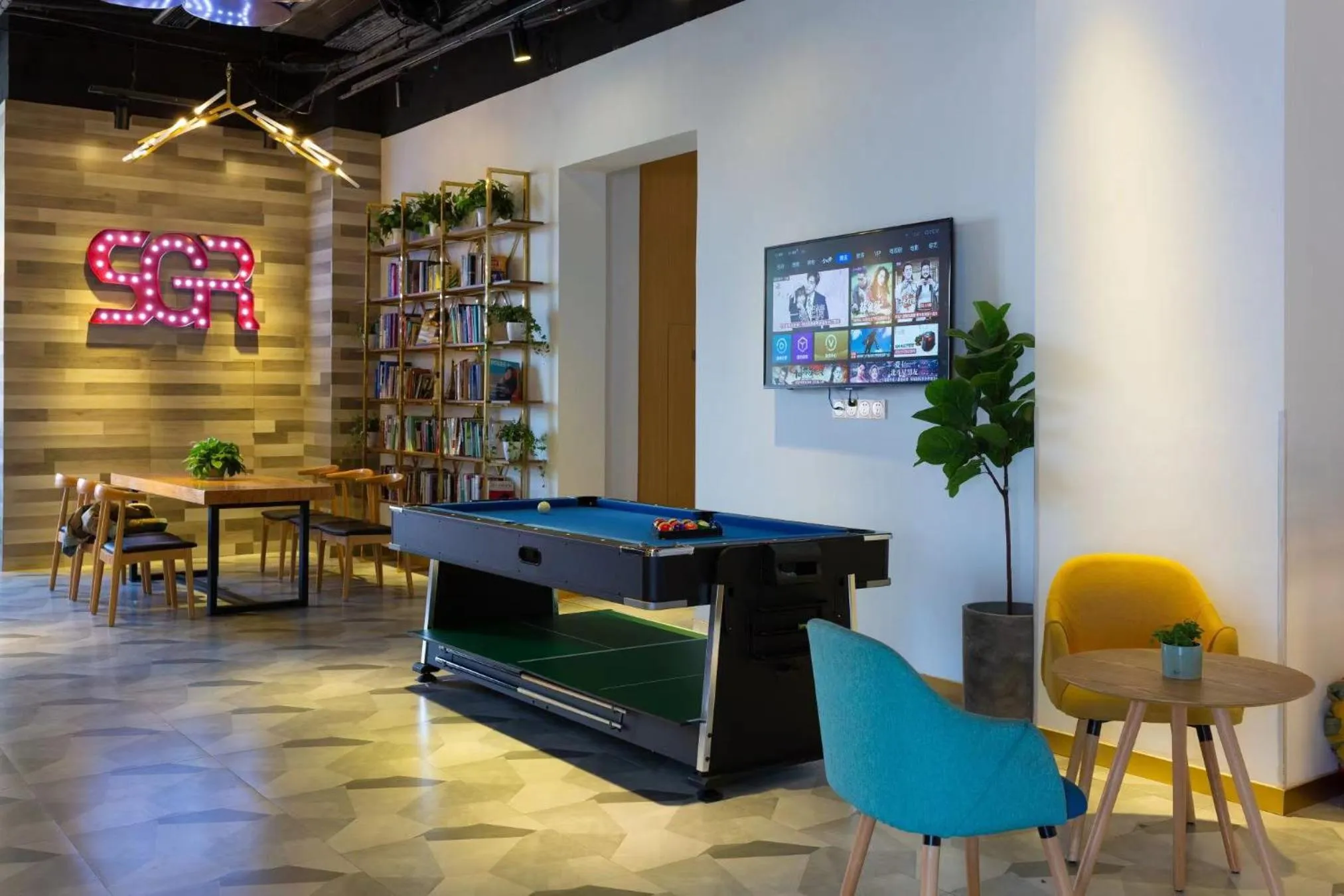 Seating area in Shanghai Pengpai Art Youth Hotel