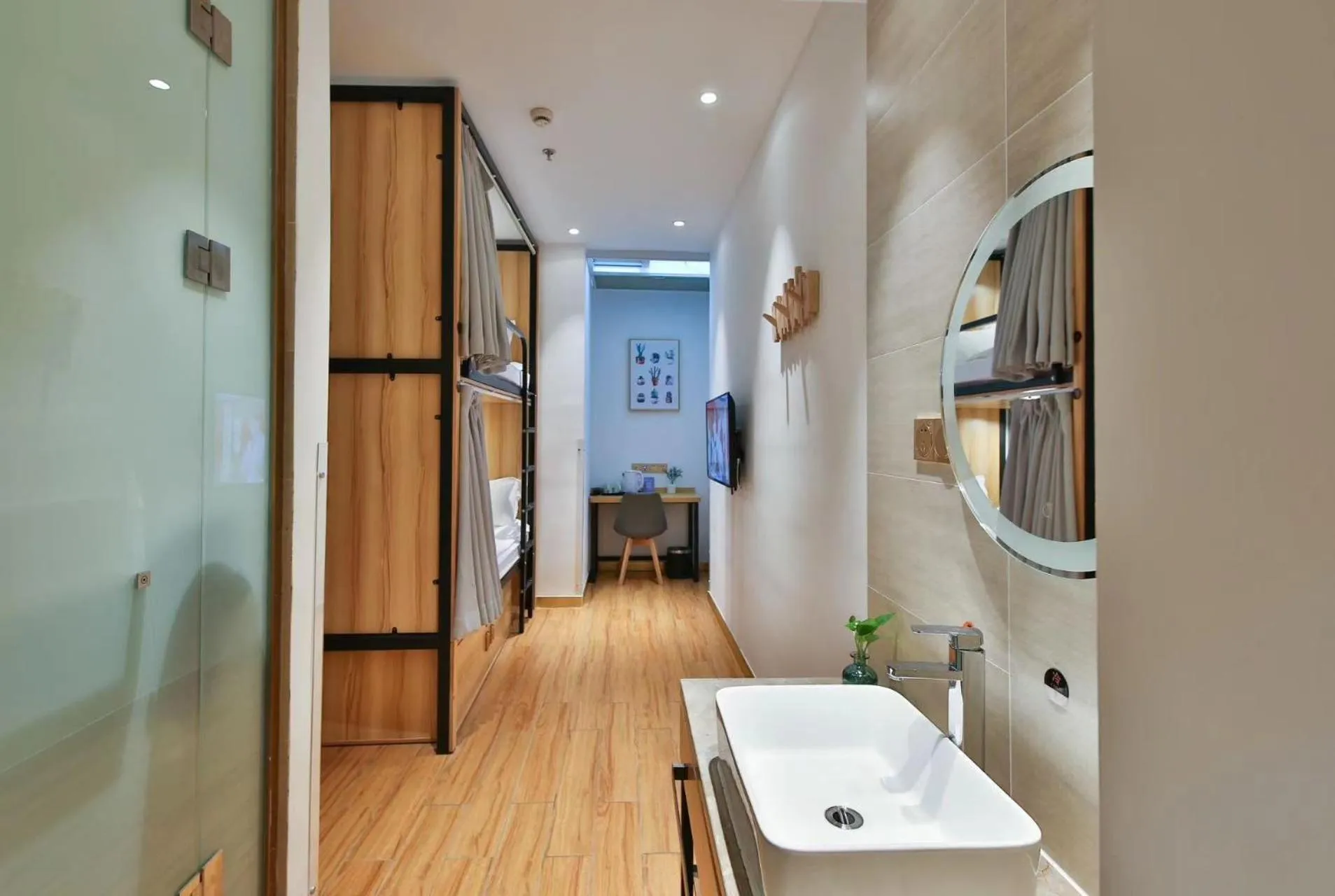 TV and multimedia in Shanghai Pengpai Art Youth Hotel