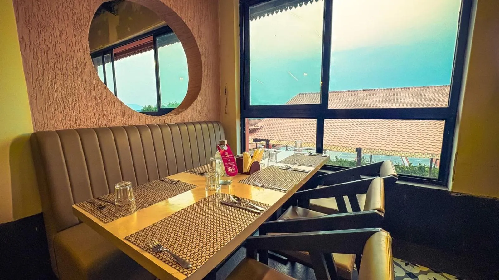 Restaurant/places to eat in Regenta Bharti Amusement & Adventure Resort Pune, Urulikanchan