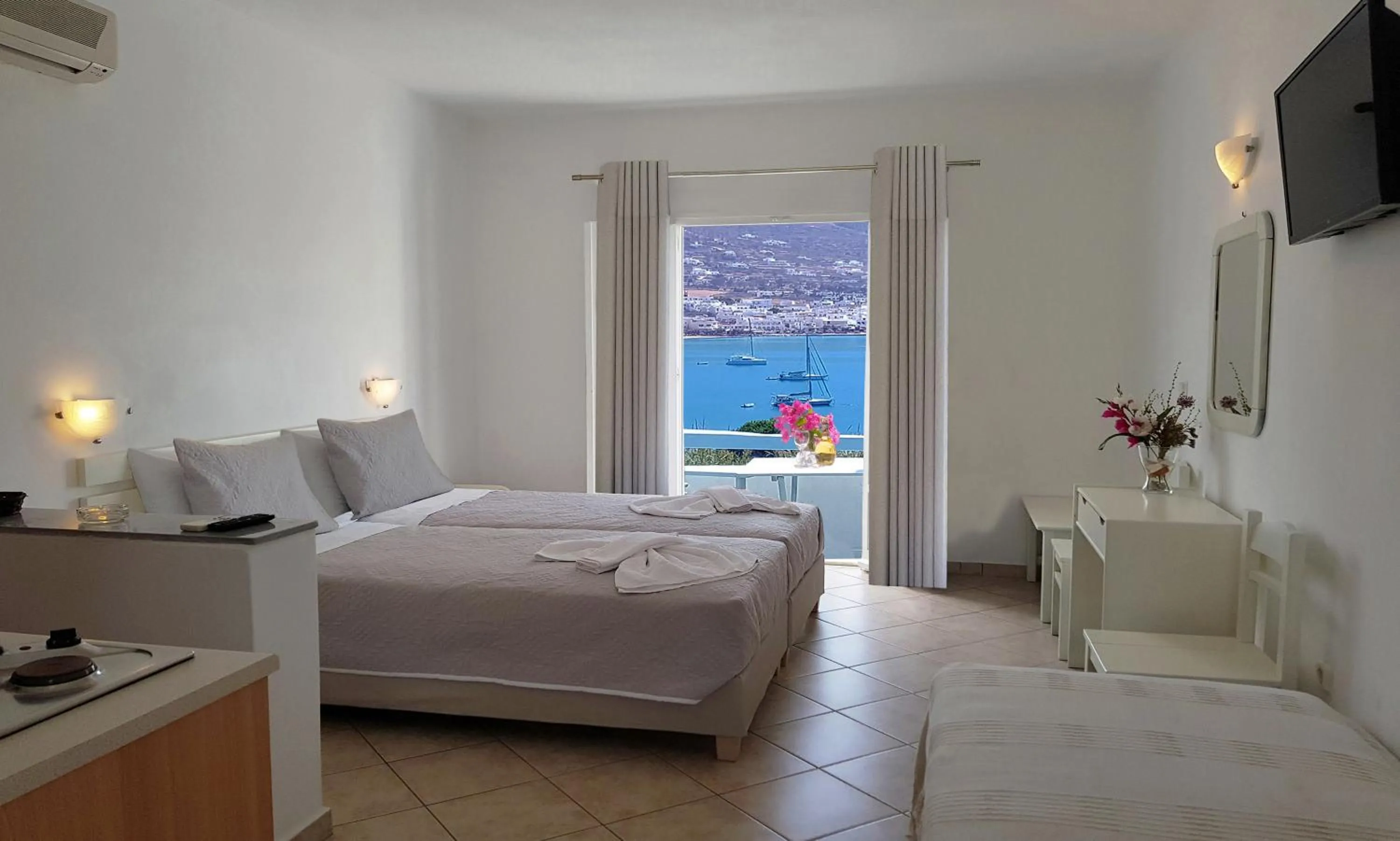 Photo of the whole room, Bed in Paros Paradise Apartments