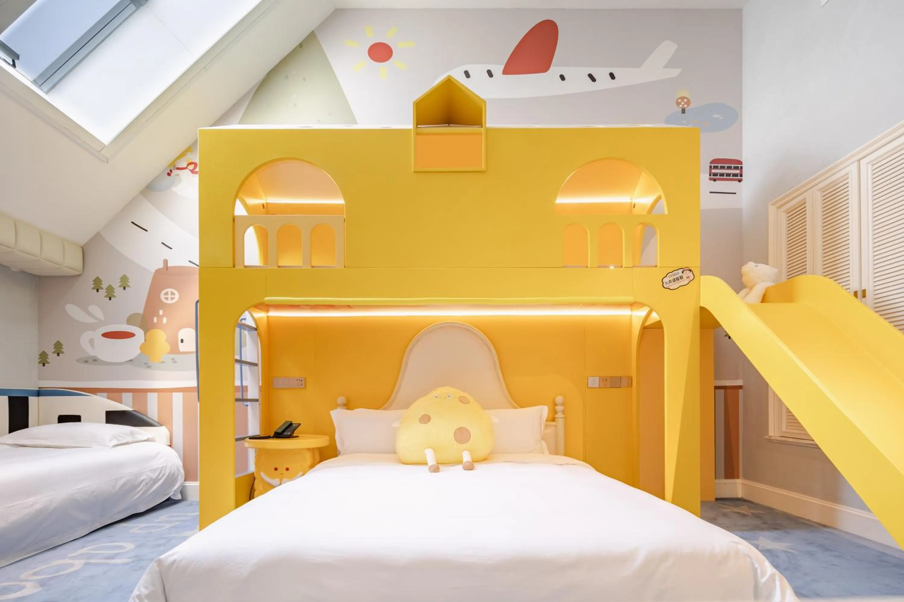 Photo of the whole room, Bed in NARADA Resort Shanghai Hotel Disney Store