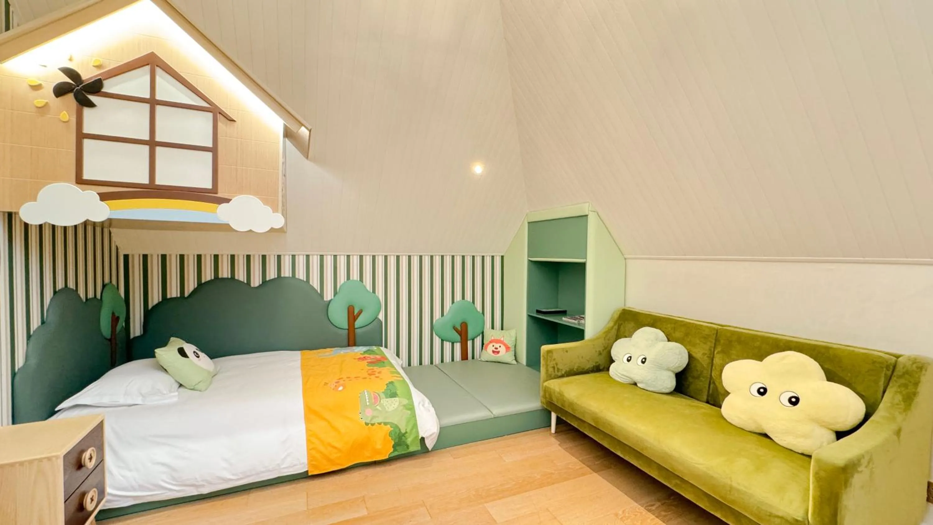 Photo of the whole room, Bed in NARADA Resort Shanghai Hotel Disney Store