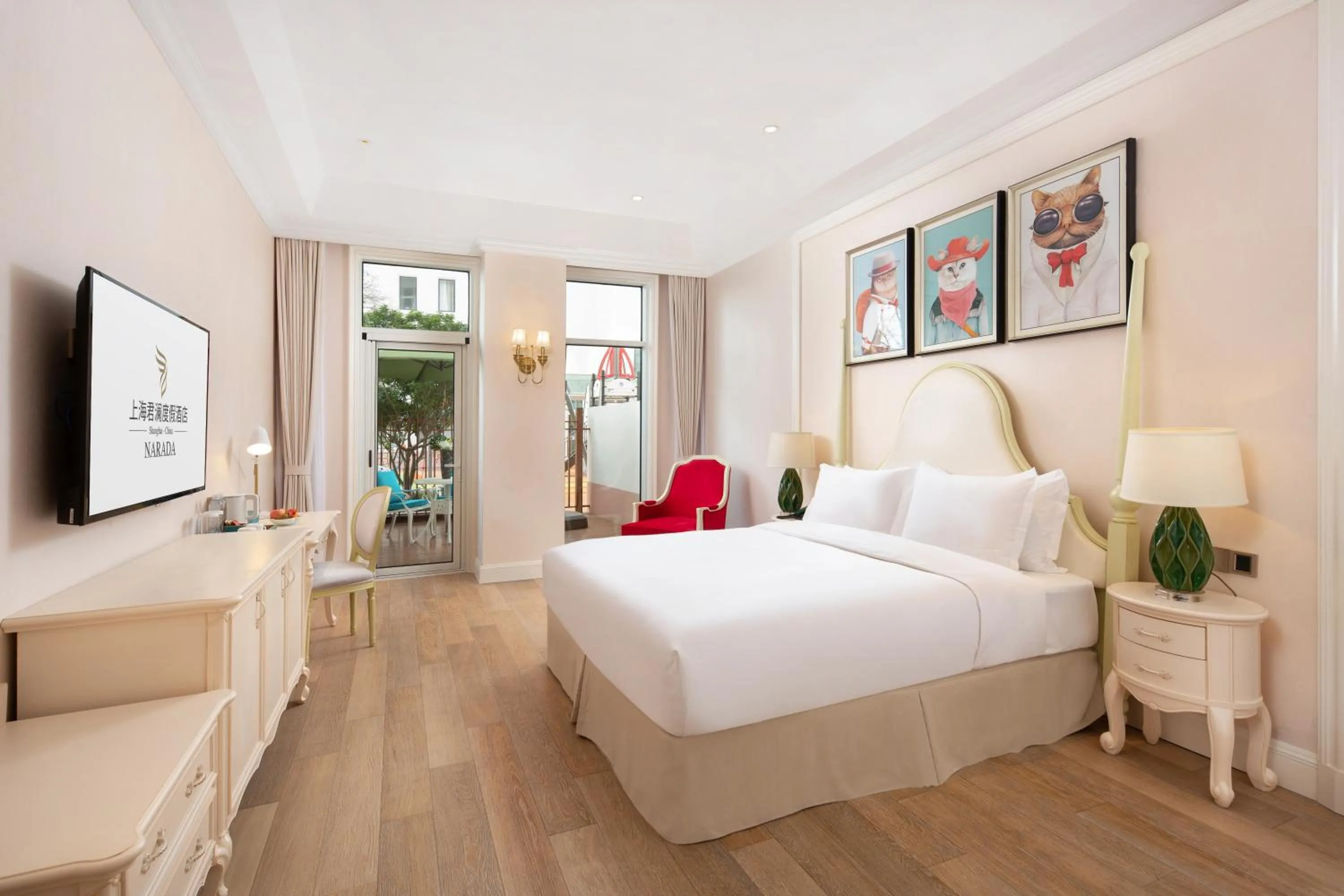 Photo of the whole room, Bed in NARADA Resort Shanghai Hotel Disney Store