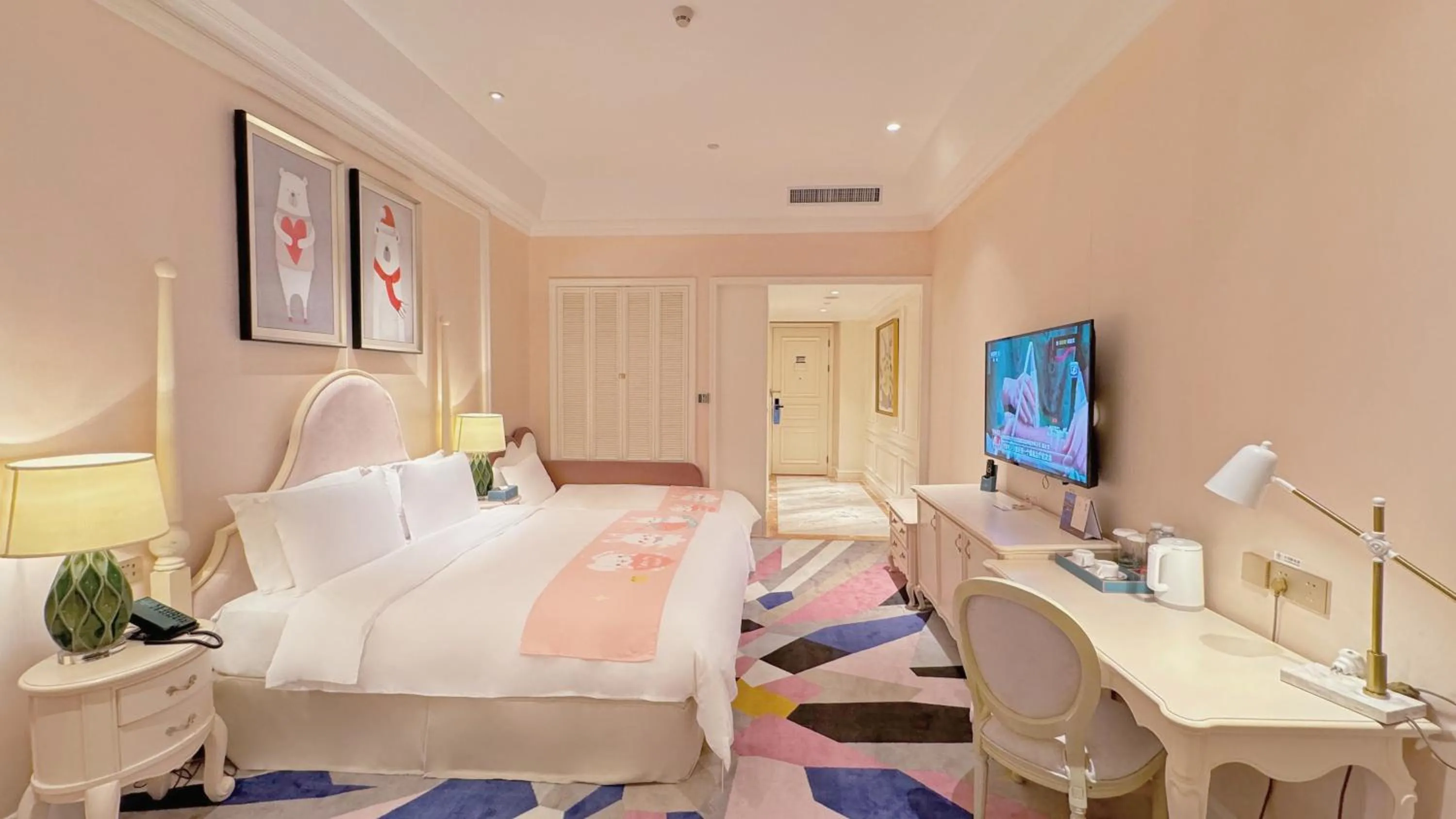 Photo of the whole room, Bed in NARADA Resort Shanghai Hotel Disney Store