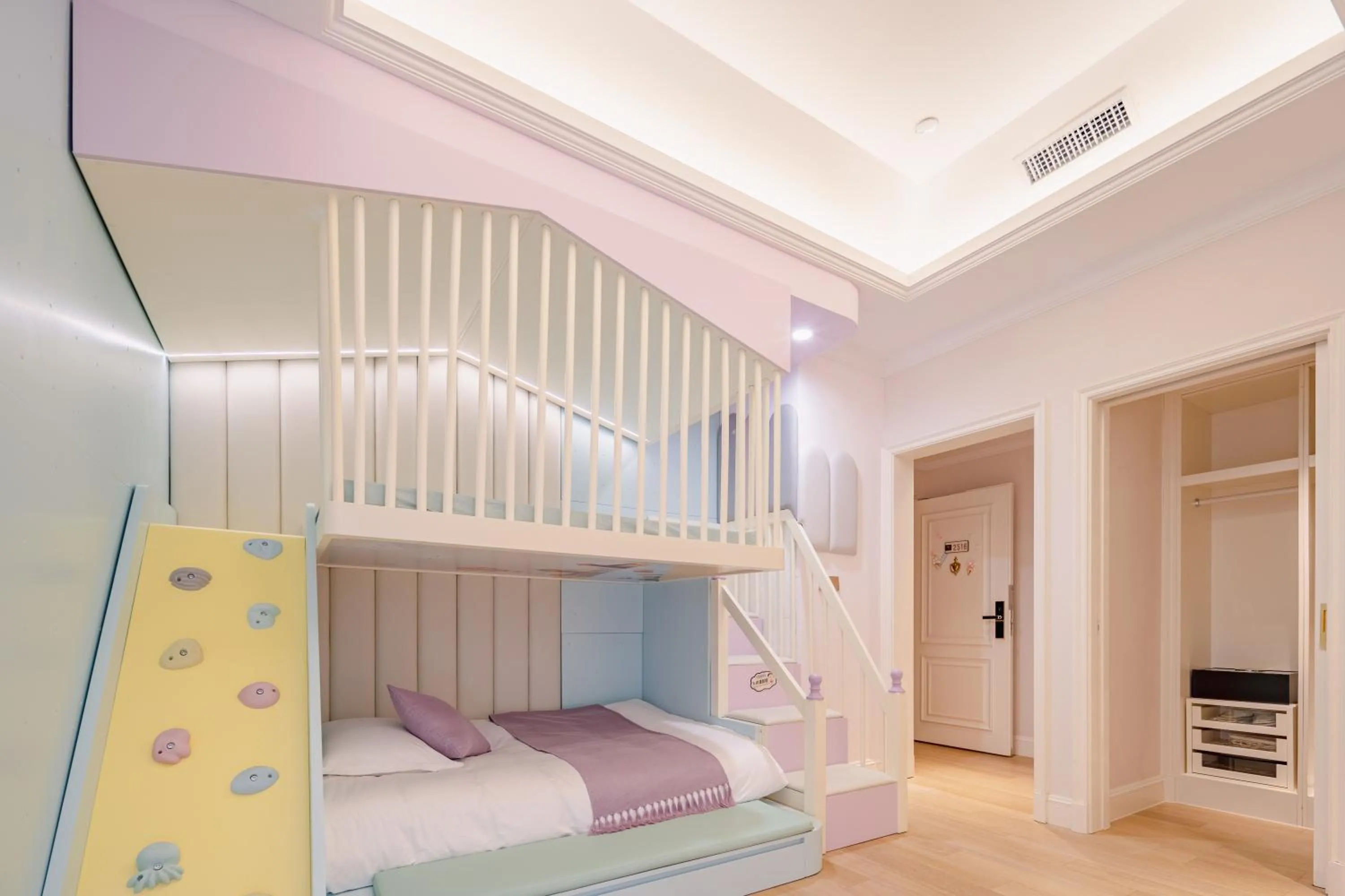 Photo of the whole room, Bed in NARADA Resort Shanghai Hotel Disney Store