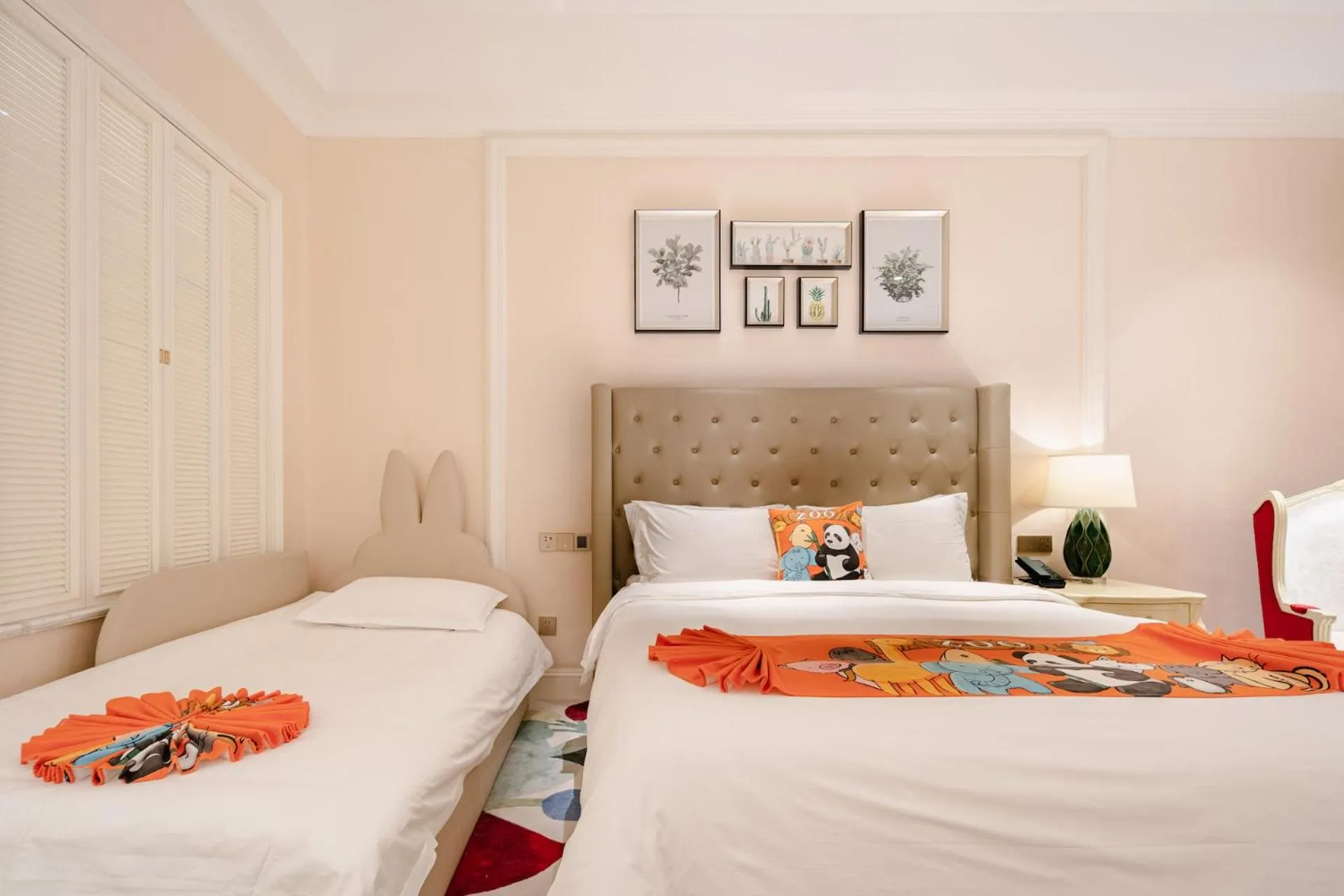 Photo of the whole room, Bed in NARADA Resort Shanghai Hotel Disney Store