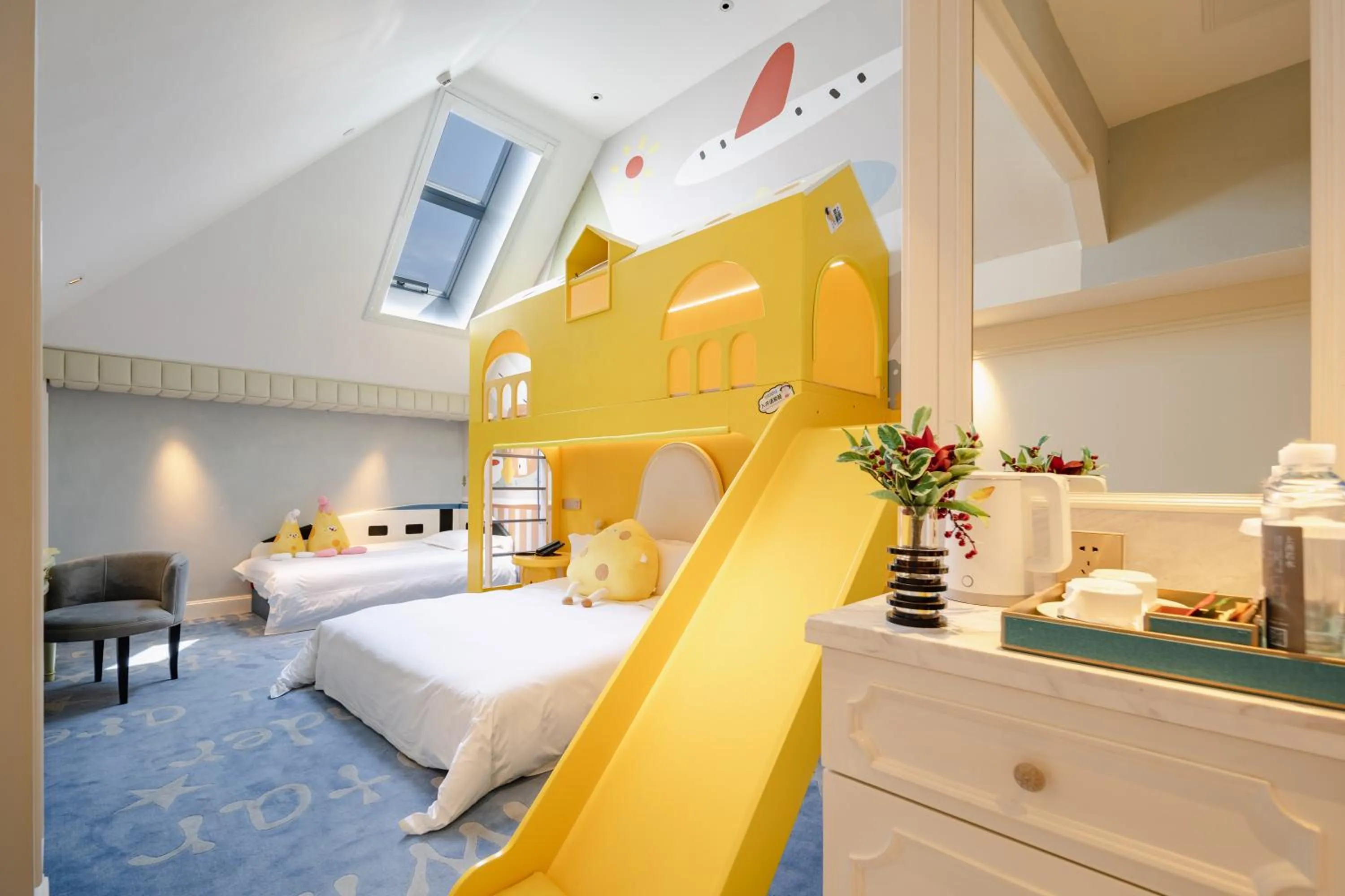Photo of the whole room, Bed in NARADA Resort Shanghai Hotel Disney Store