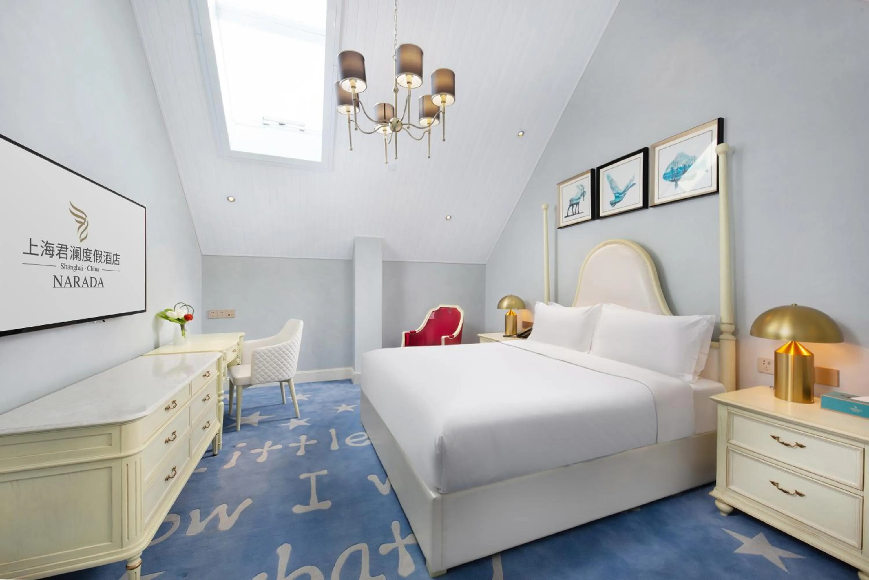 Photo of the whole room, Bed in NARADA Resort Shanghai Hotel Disney Store
