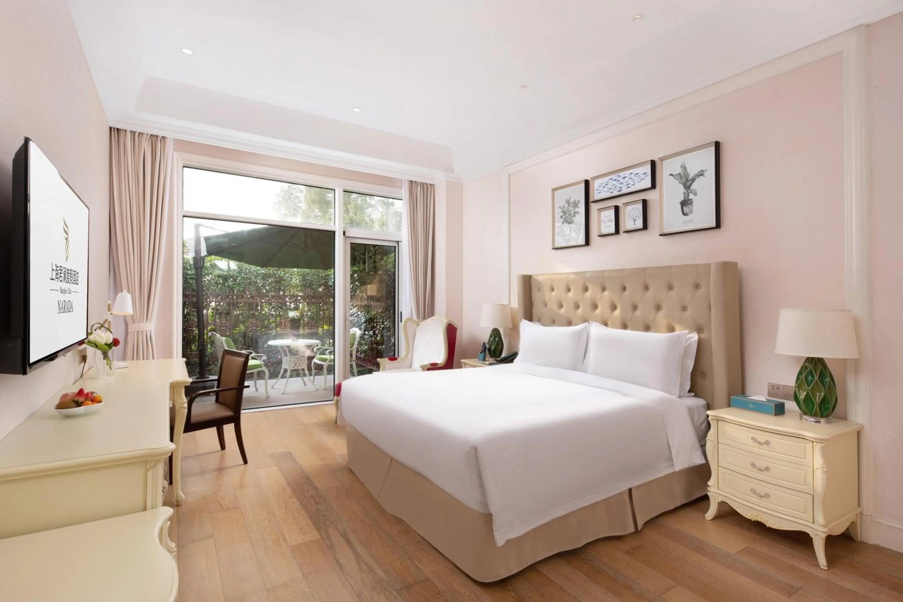 Photo of the whole room, Bed in NARADA Resort Shanghai Hotel Disney Store