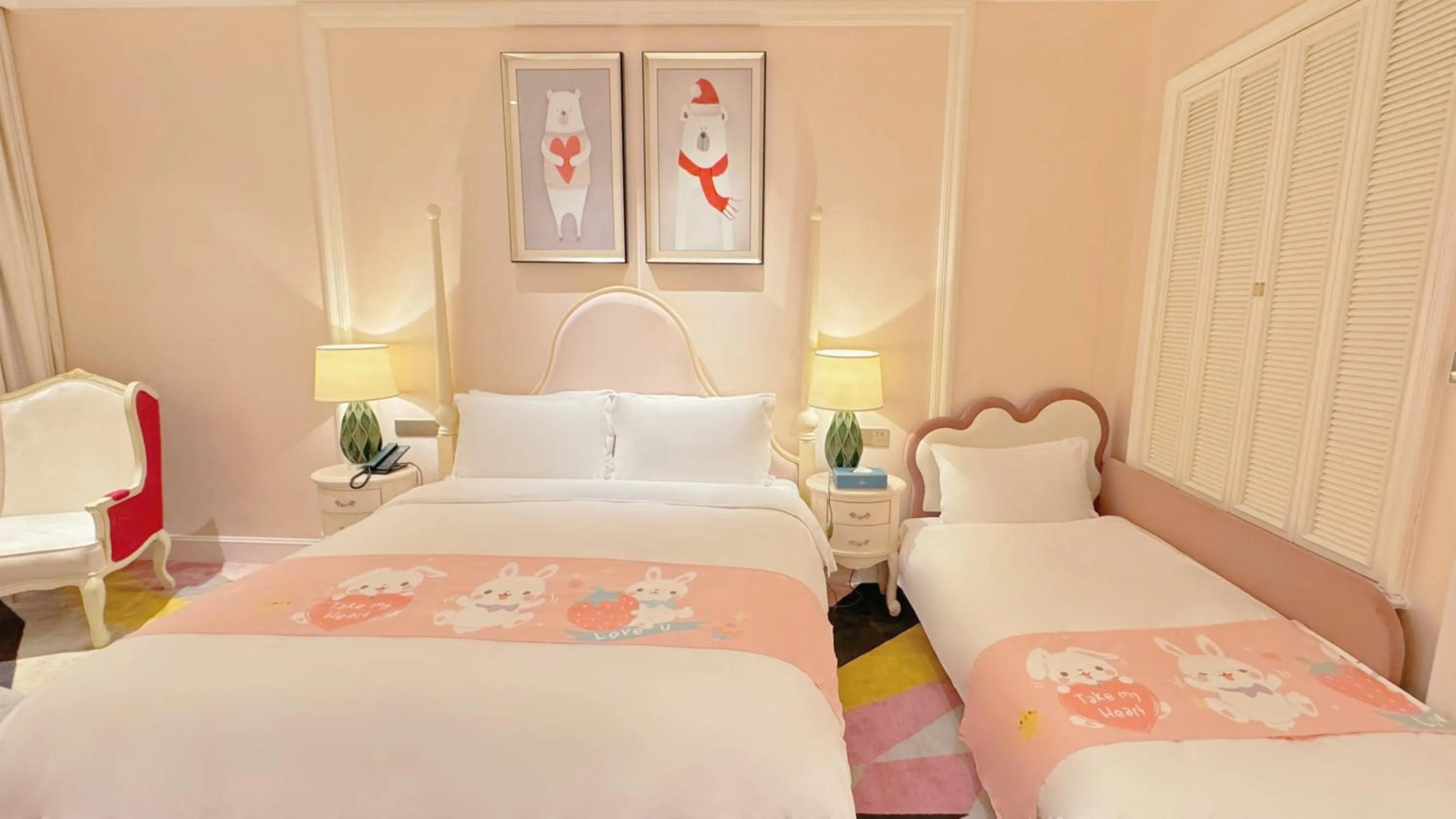 Photo of the whole room, Bed in NARADA Resort Shanghai Hotel Disney Store