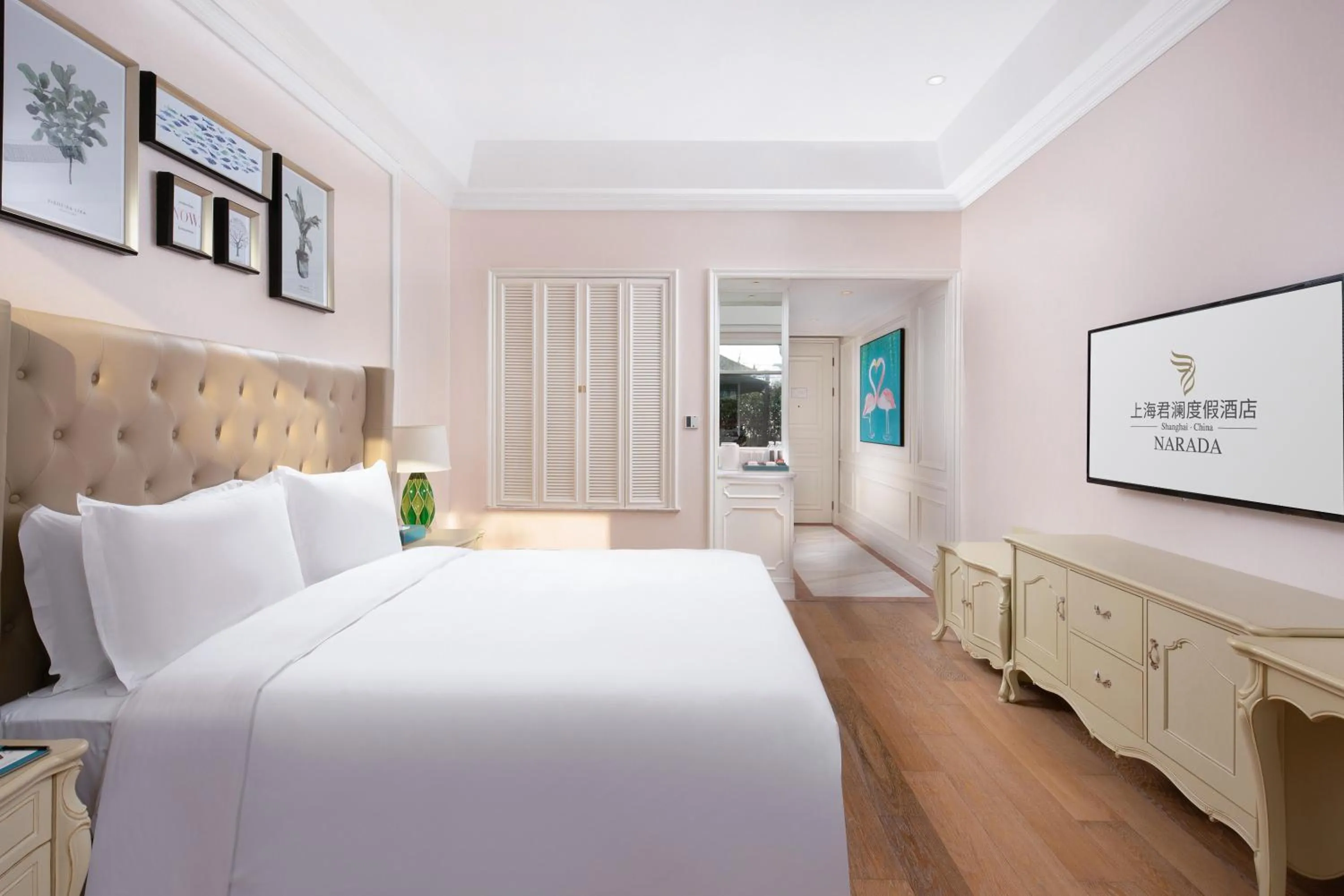 Photo of the whole room, Bed in NARADA Resort Shanghai Hotel Disney Store