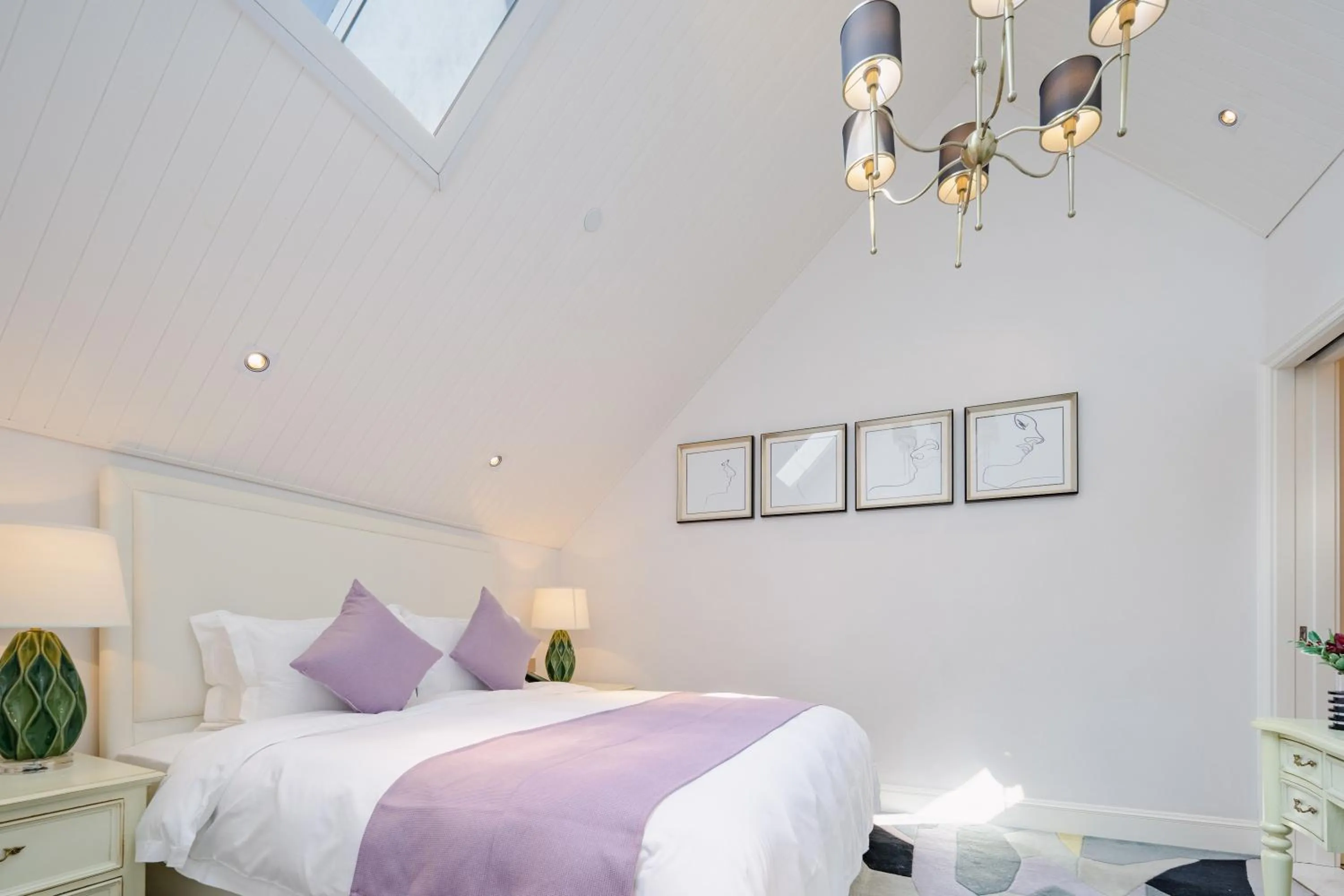 Photo of the whole room, Bed in NARADA Resort Shanghai Hotel Disney Store