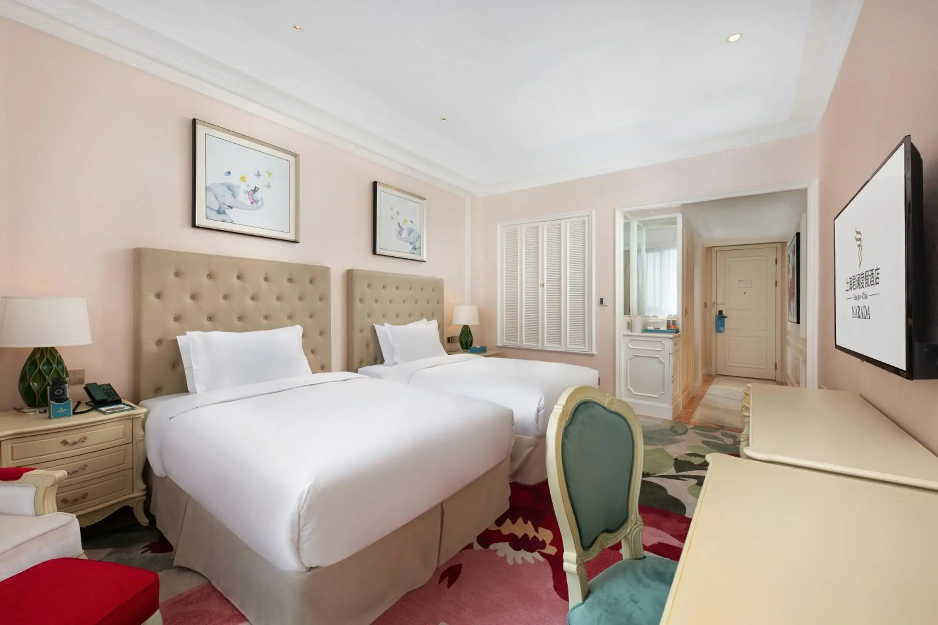 Superior Twin Room in NARADA Resort Shanghai Hotel Disney Store Superior Twin Room in NARADA Resort Shanghai Hotel Disney Store