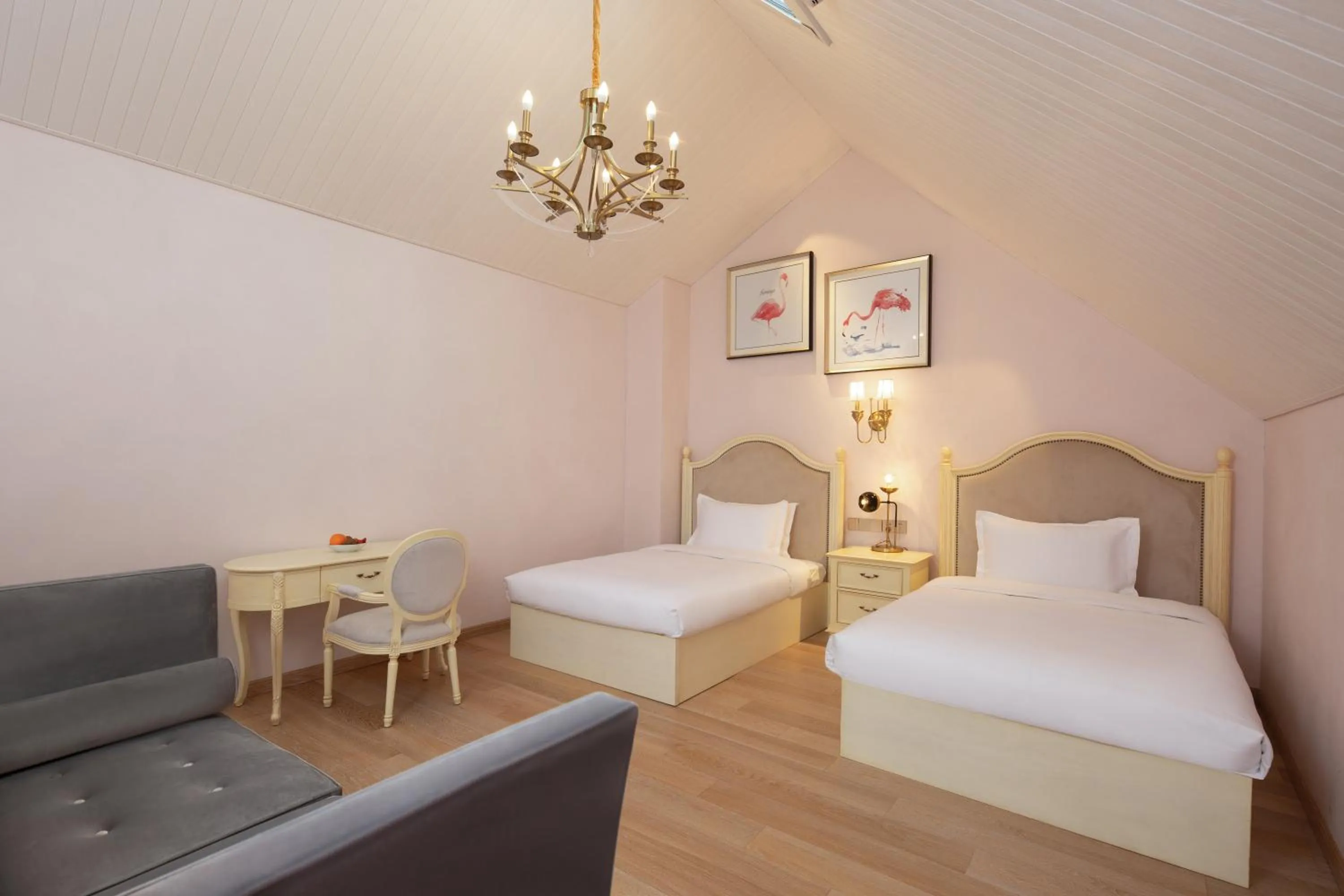 Photo of the whole room, Bed in NARADA Resort Shanghai Hotel Disney Store