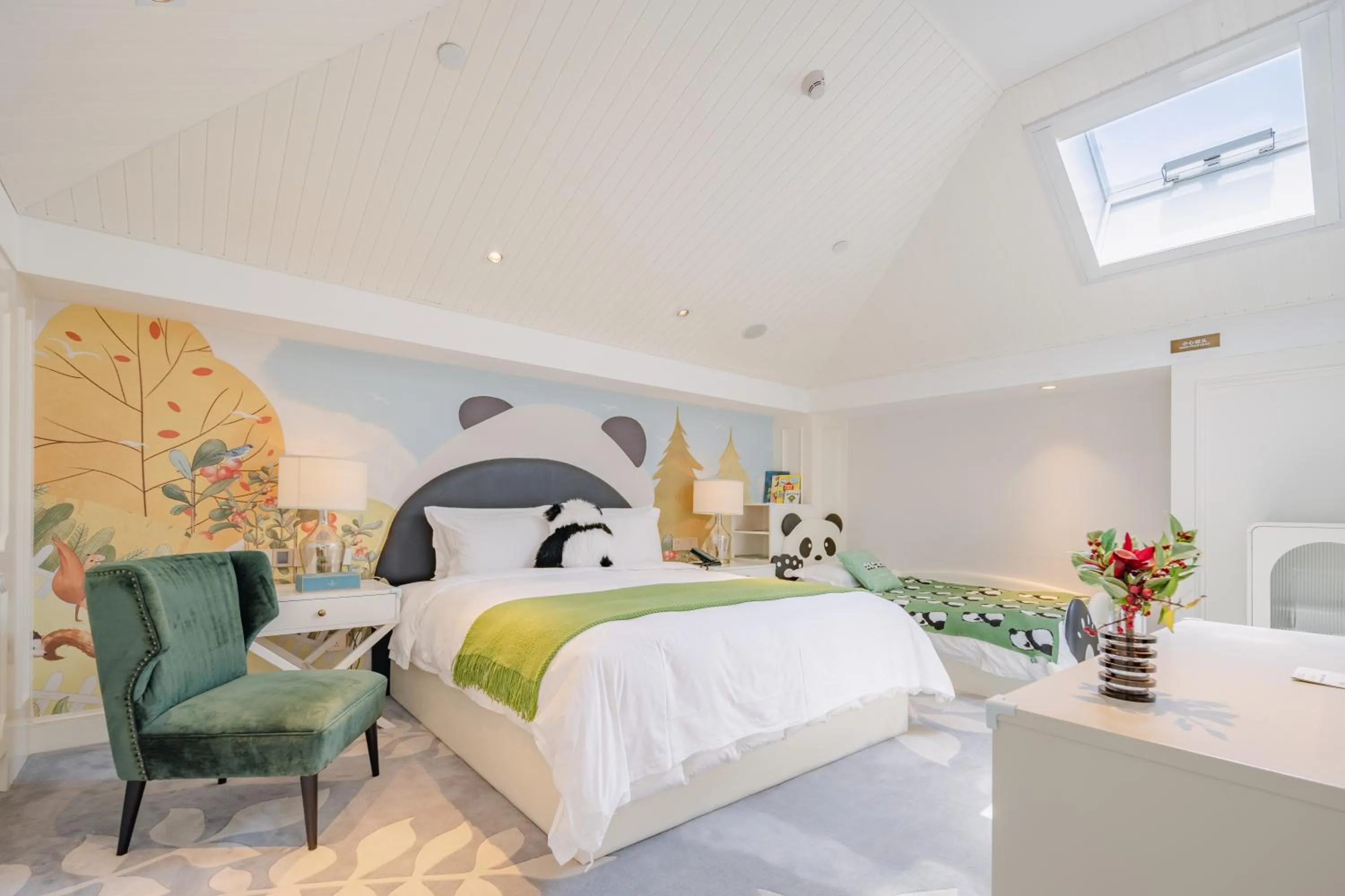 Photo of the whole room, Bed in NARADA Resort Shanghai Hotel Disney Store