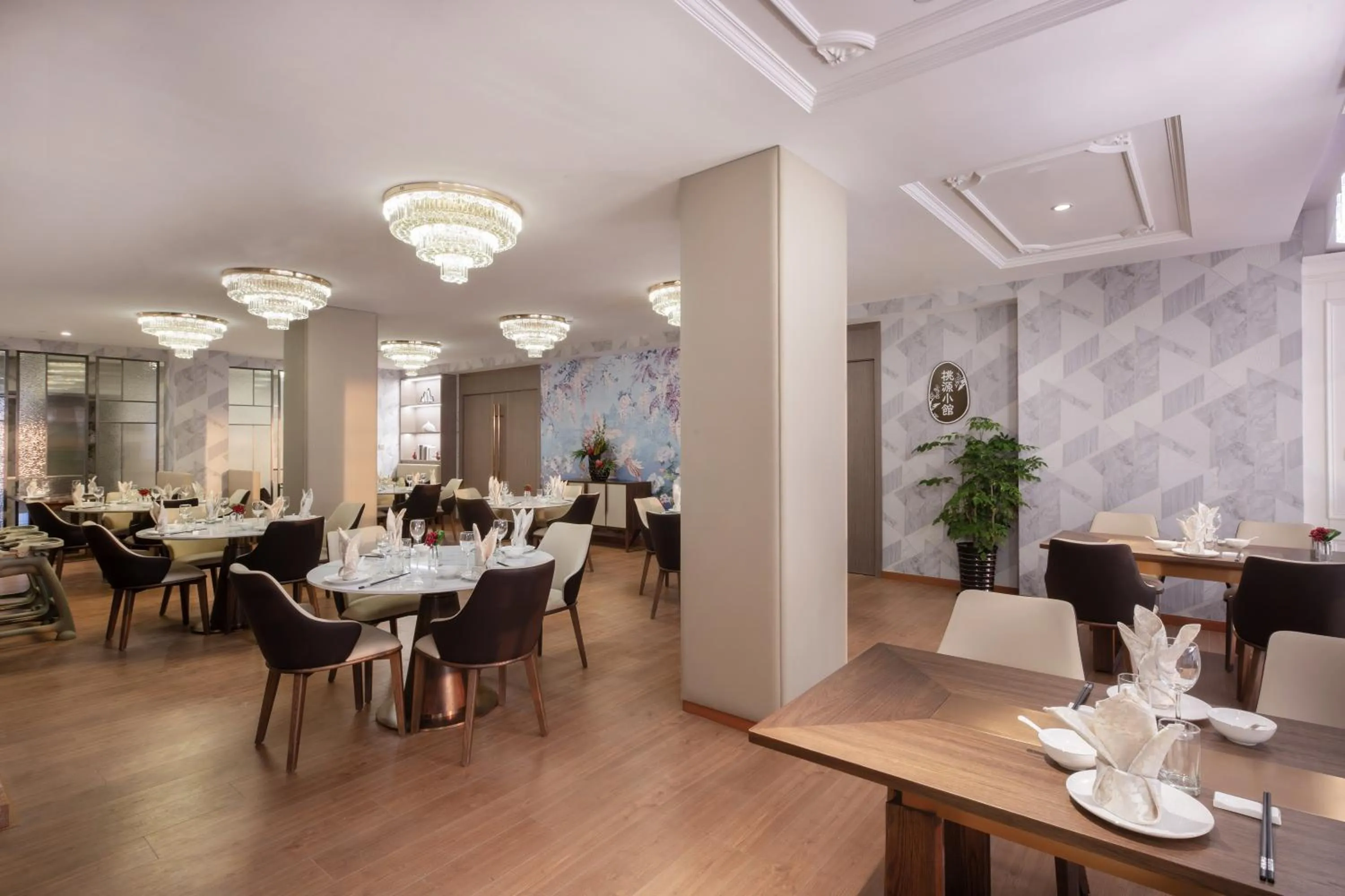 Restaurant/places to eat in NARADA Resort Shanghai Hotel Disney Store