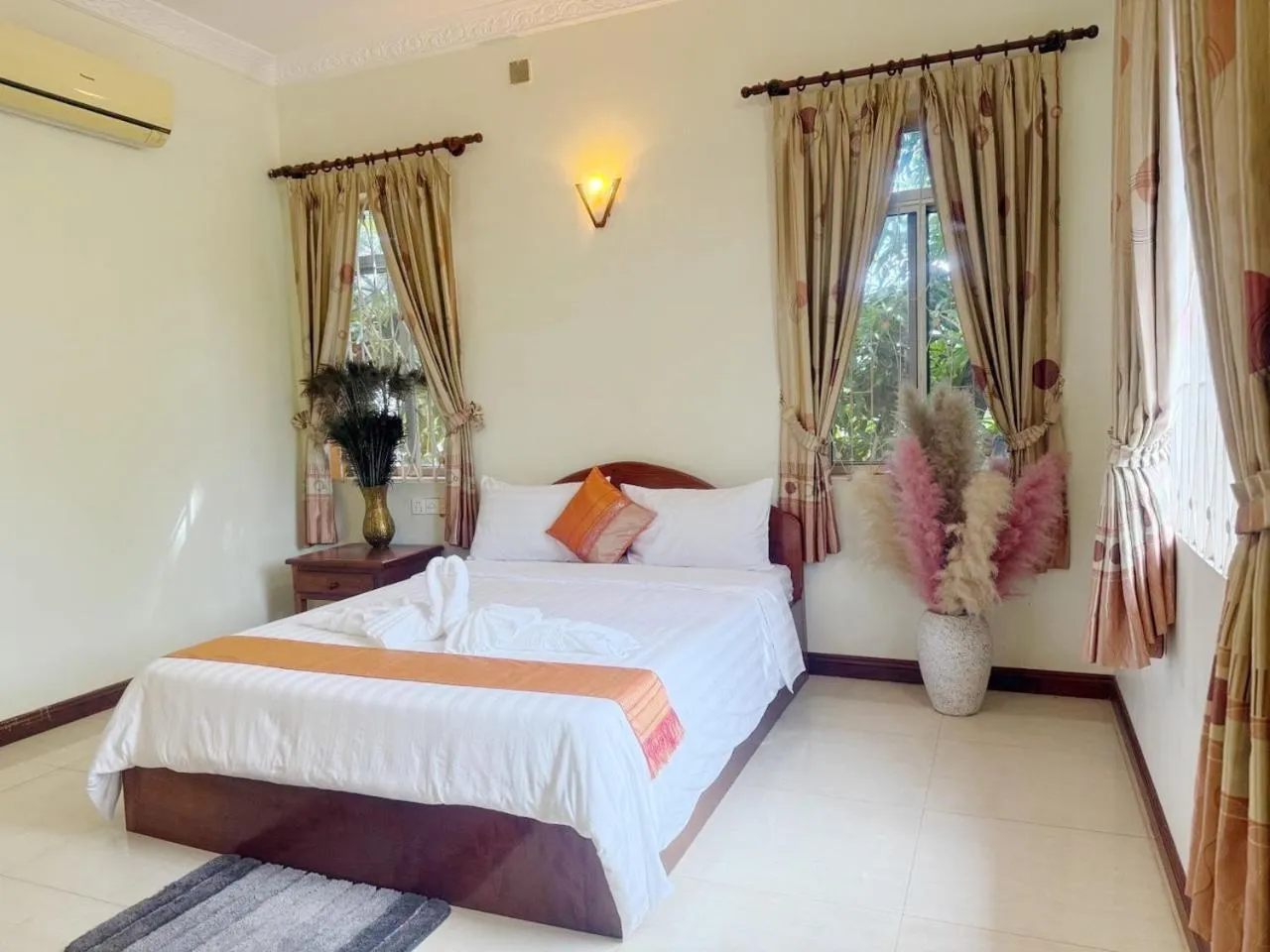 Bed in Twin Villa Siem Reap