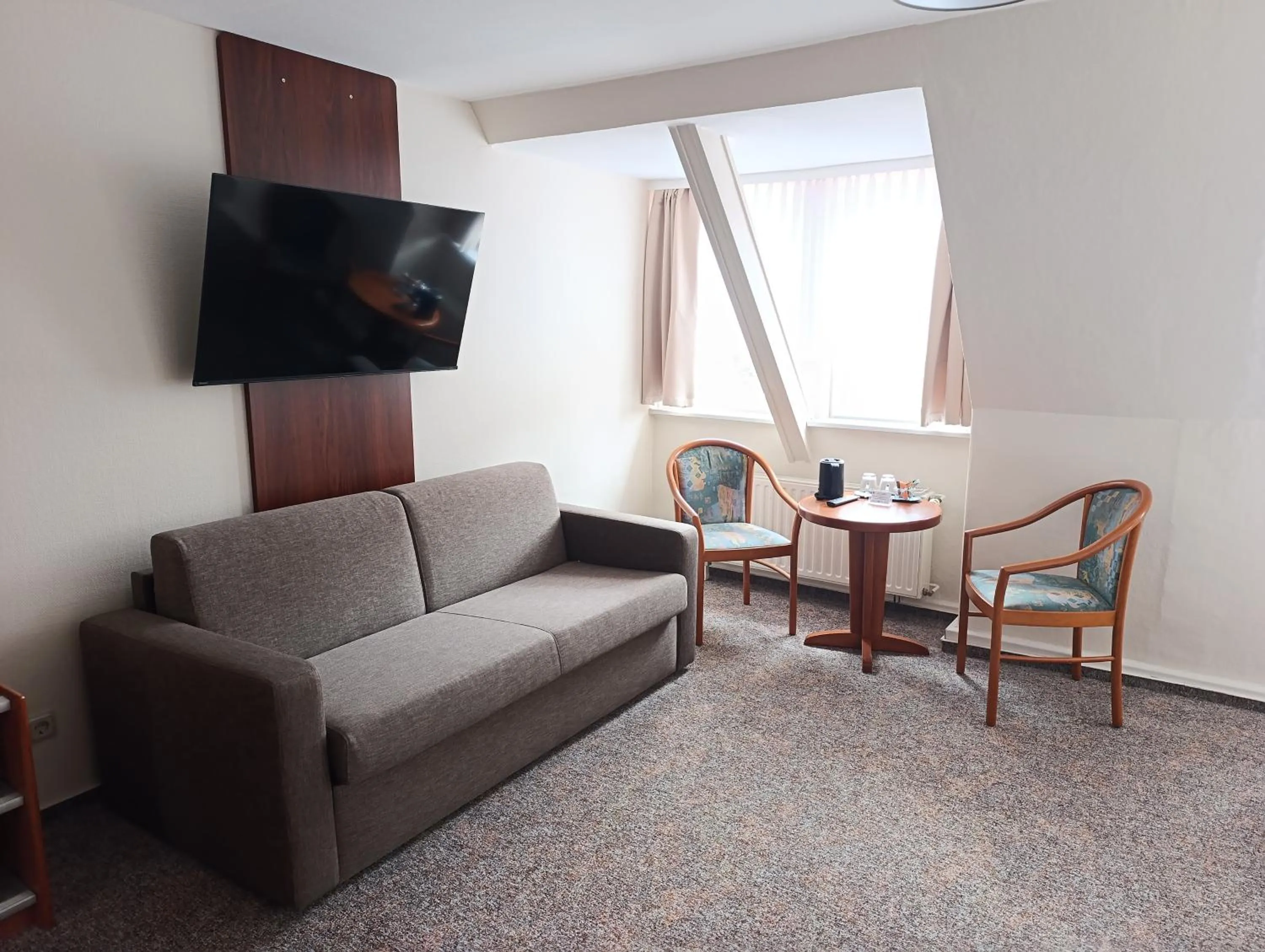 TV and multimedia in REGIOHOTEL Bunte Stadt Wernigerode - #DirektInDerAltstadt #PrimaFrühstück #TopPreisLeistung #FrischRenoviert