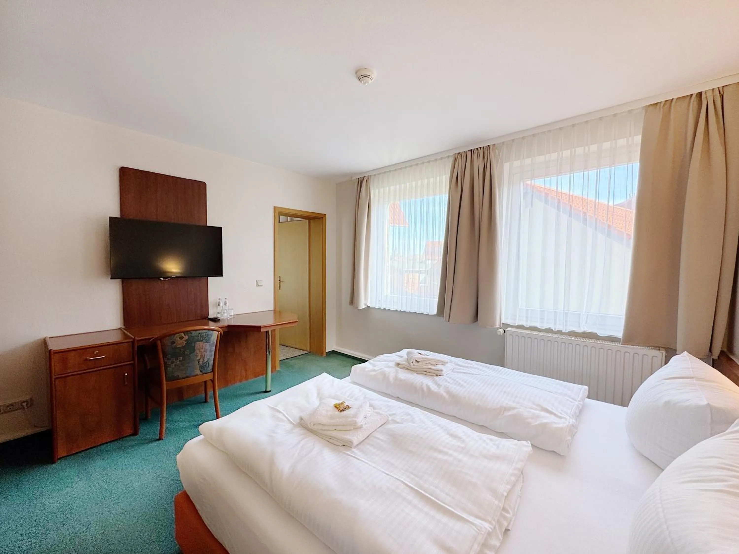 Bed in REGIOHOTEL Bunte Stadt Wernigerode - #DirektInDerAltstadt #PrimaFrühstück #TopPreisLeistung #FrischRenoviert