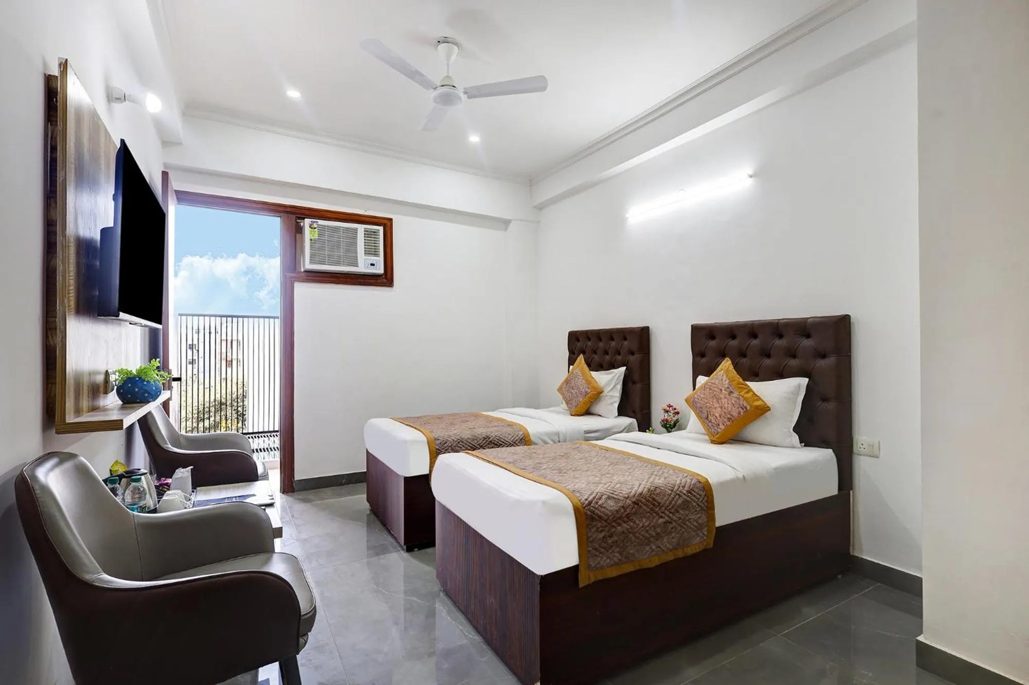 Bed in FabHotel La Corporate Suite