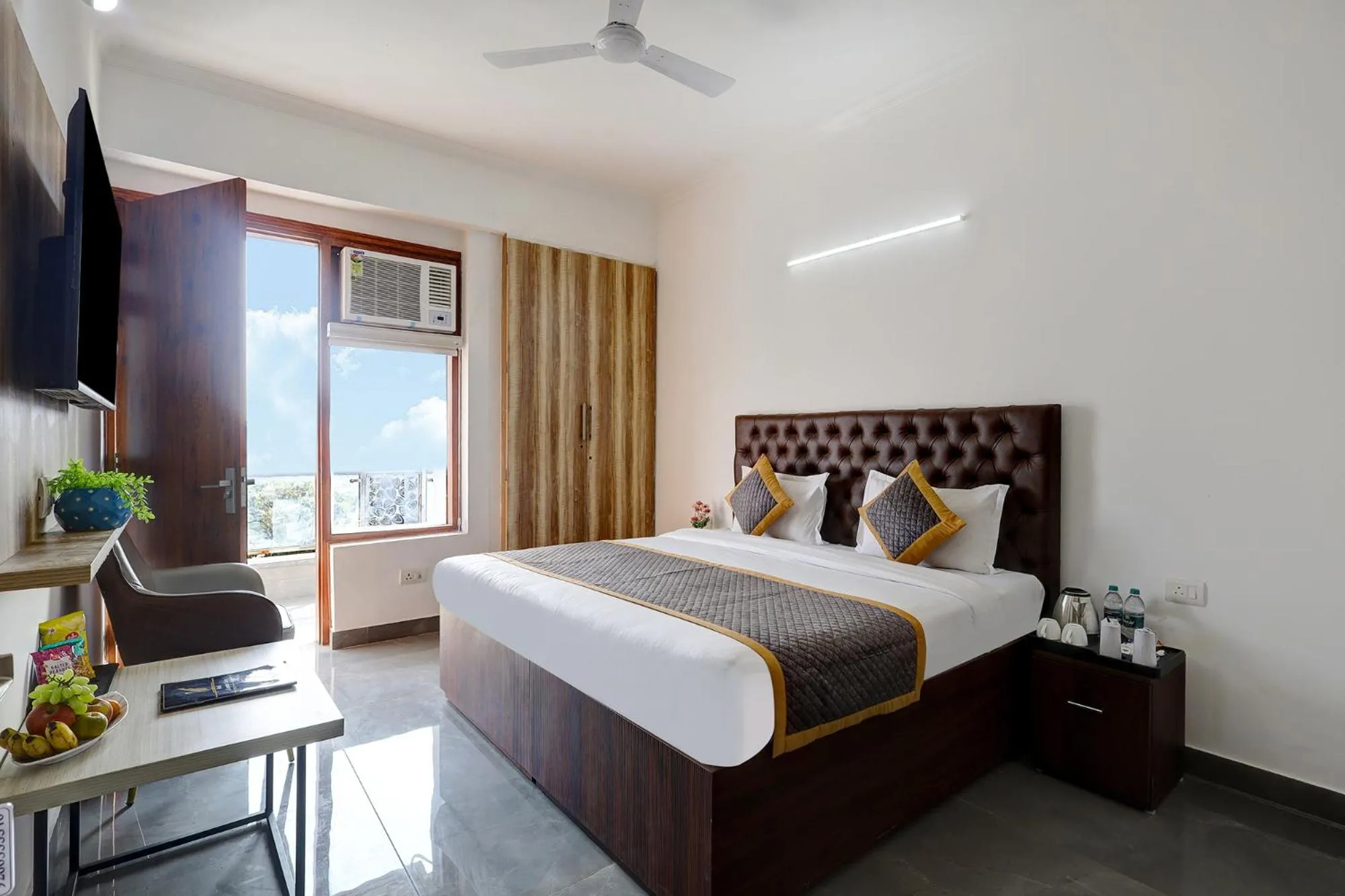 Bed in FabHotel La Corporate Suite