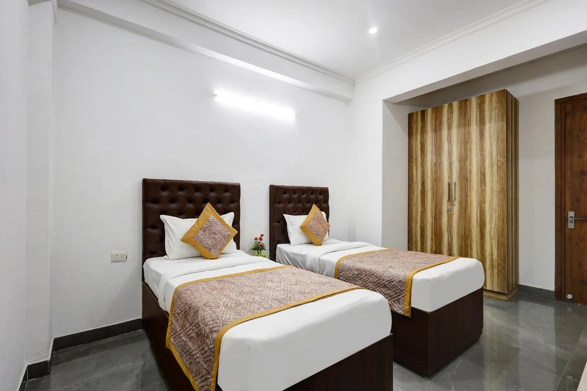 Bed in FabHotel La Corporate Suite