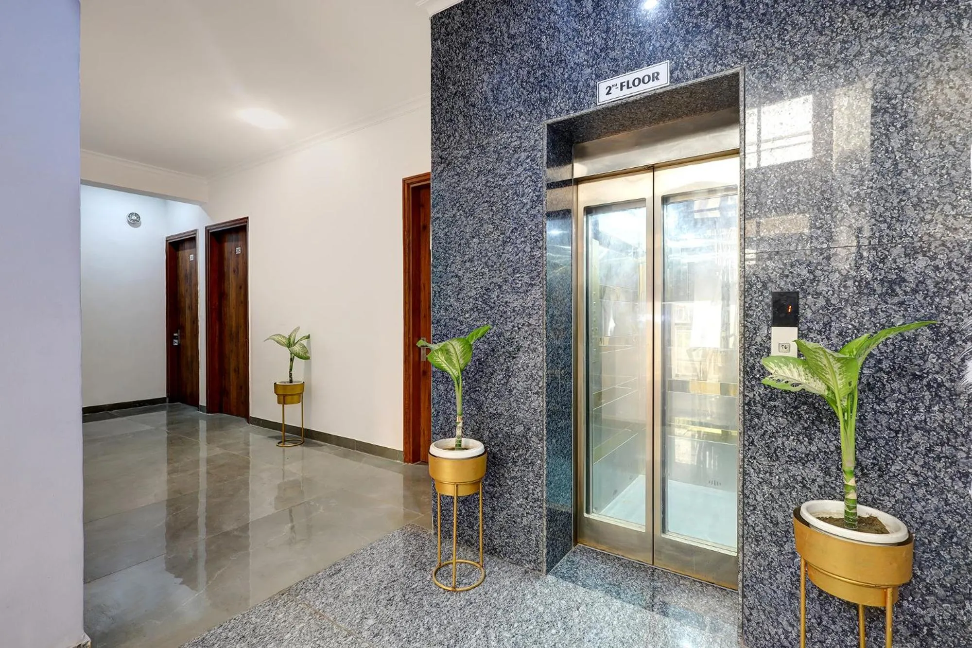 elevator in FabHotel La Corporate Suite