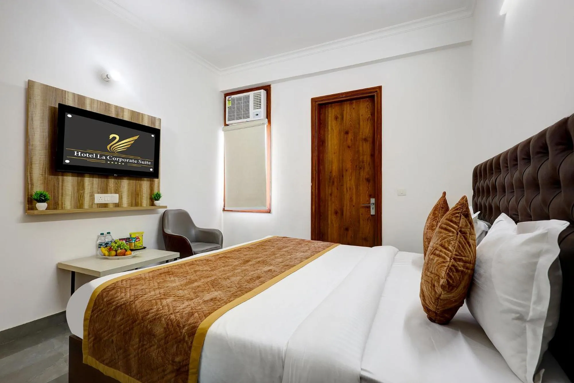 Bed in FabHotel La Corporate Suite