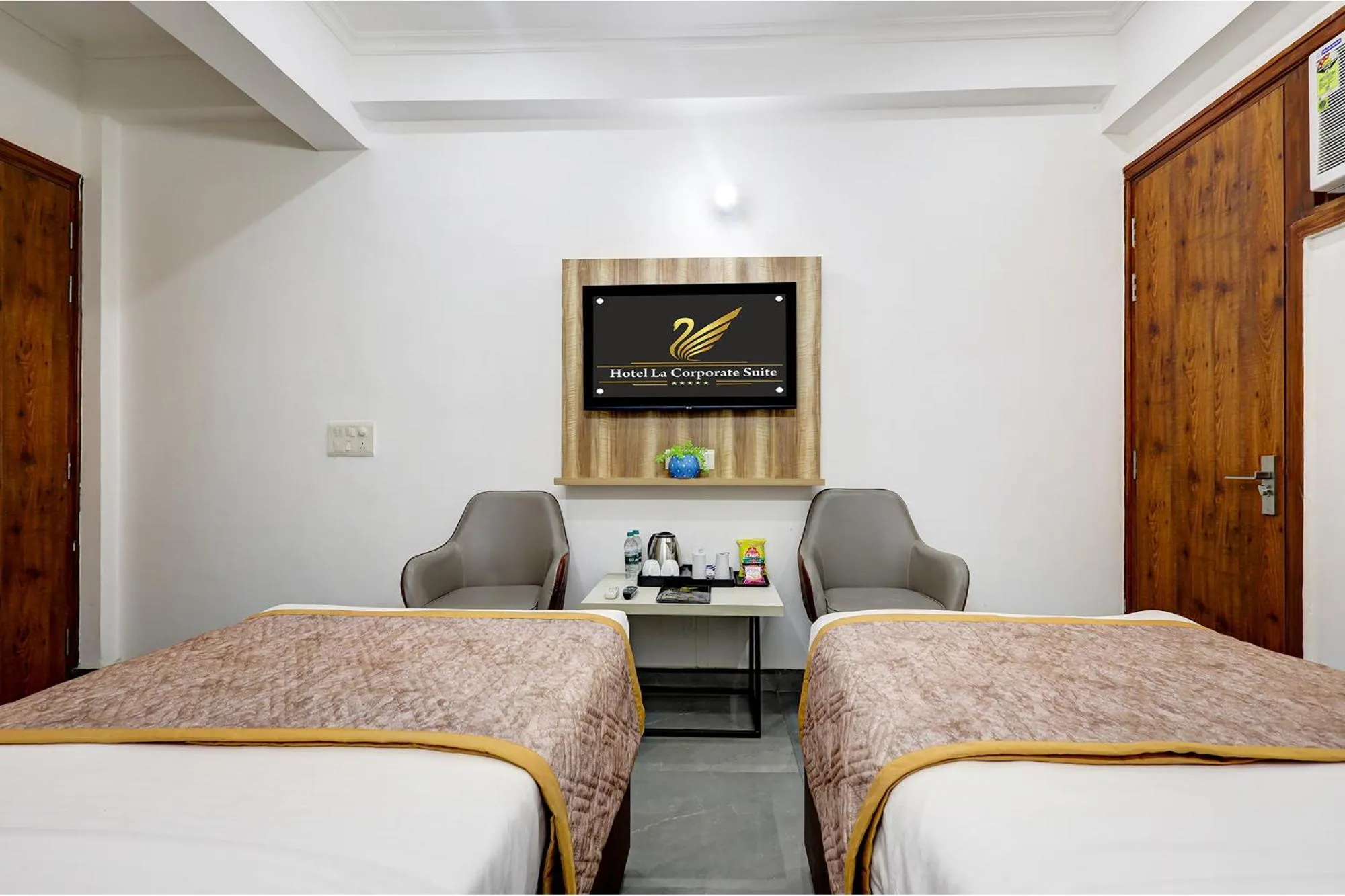 Bed in FabHotel La Corporate Suite