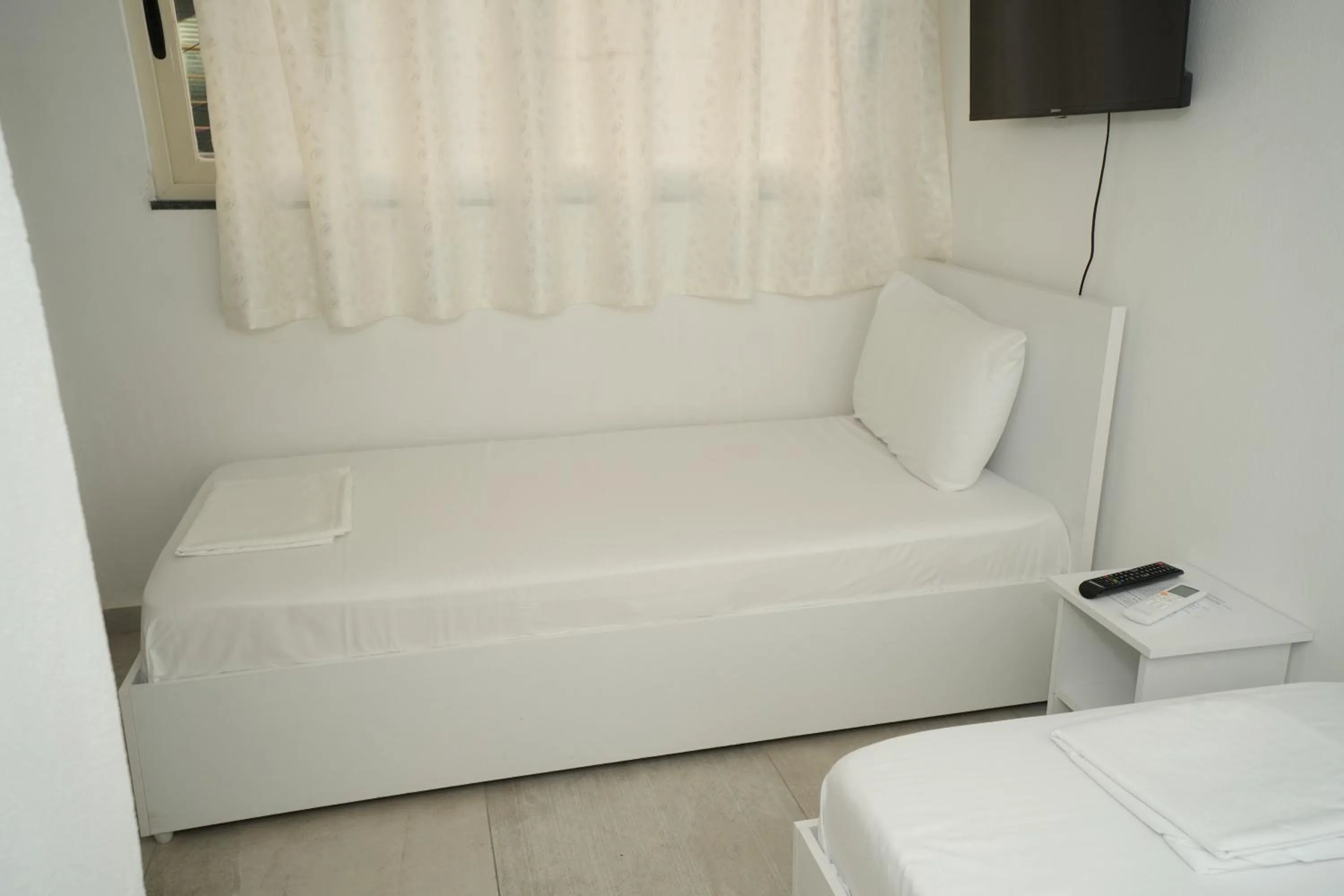 Bedroom, Bed in Enles Hotel