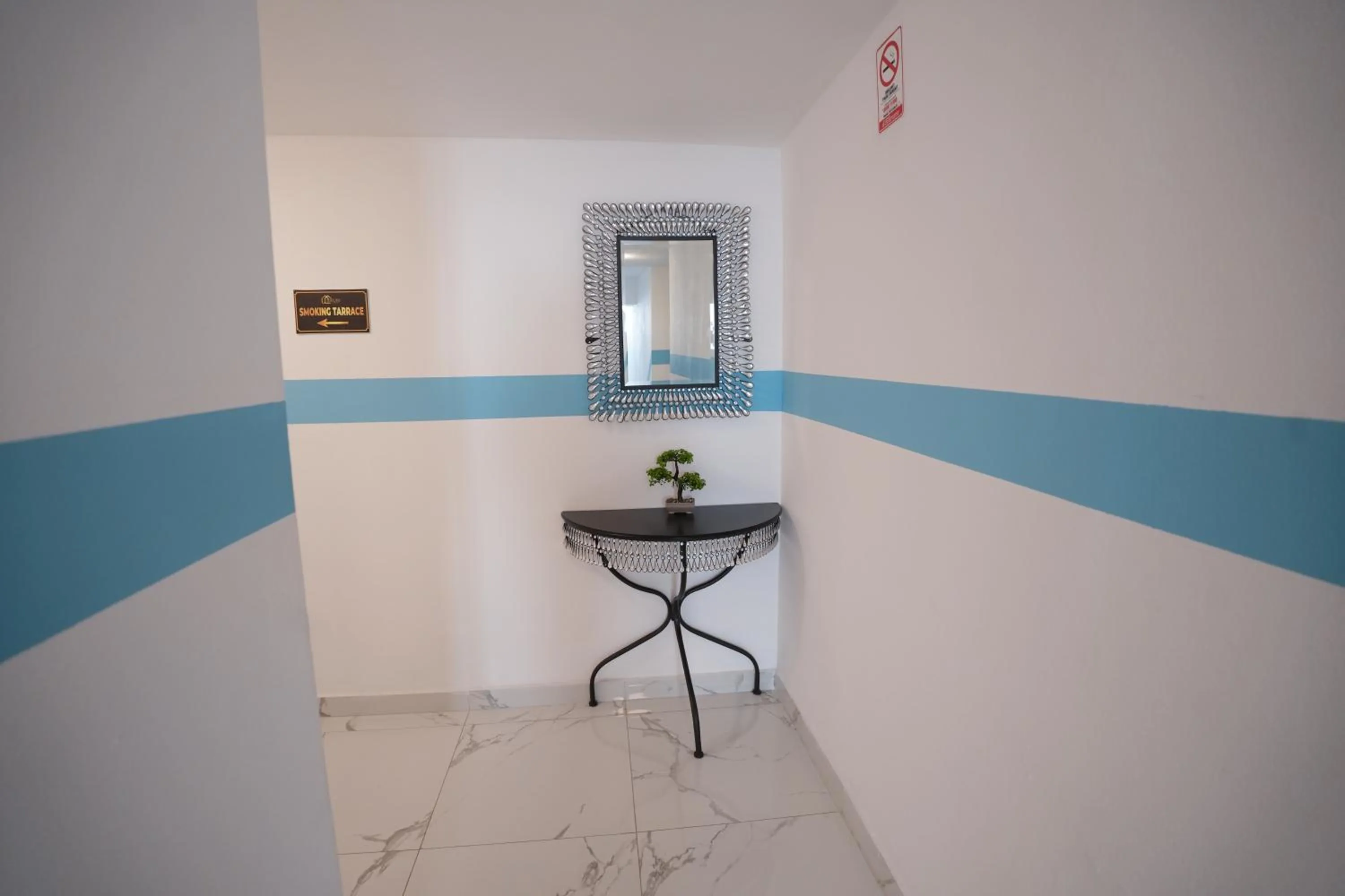 Lobby or reception in Enles Hotel